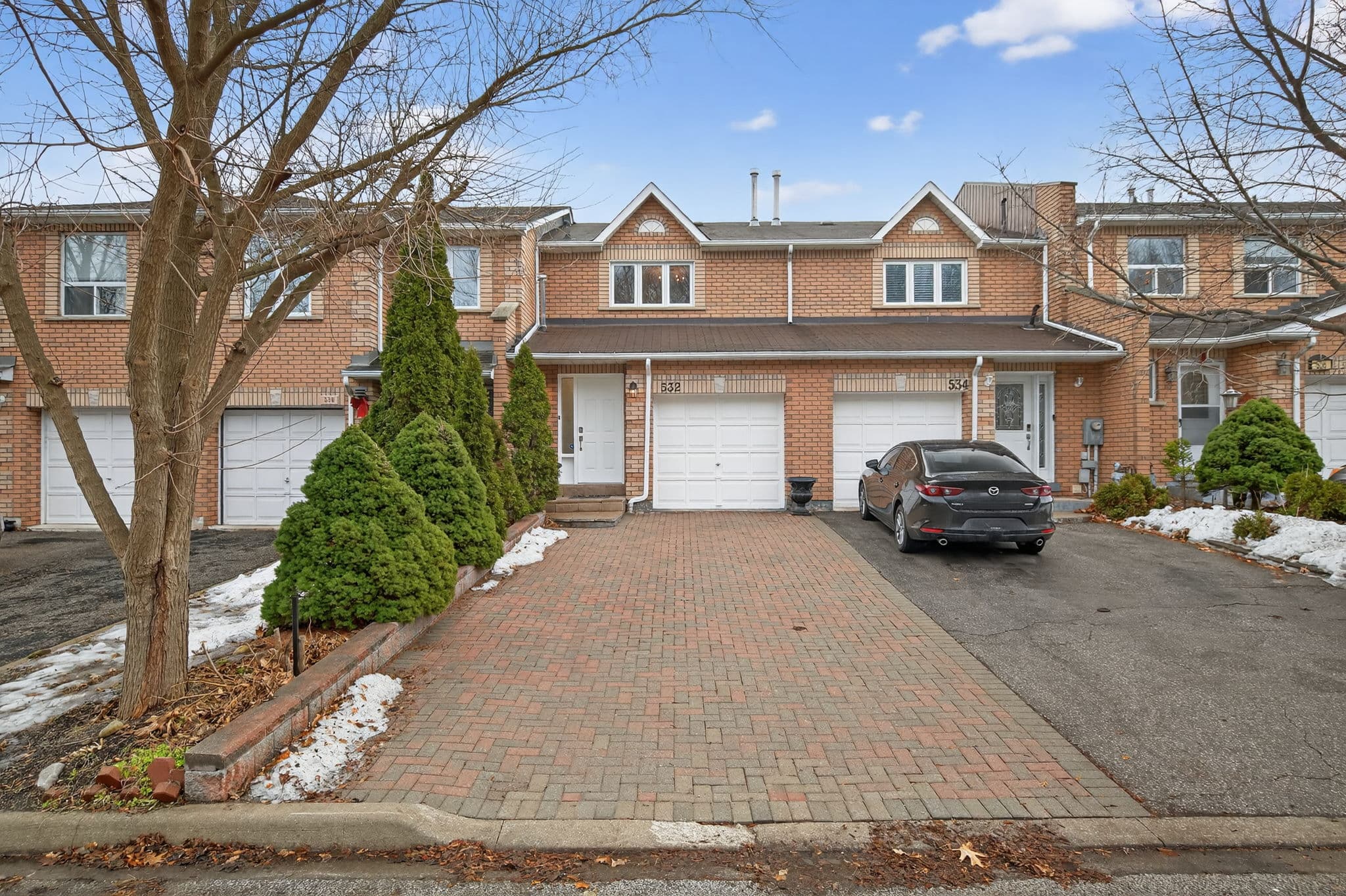 532 Steddick Ct Mississauga, ON L5R 3T1
