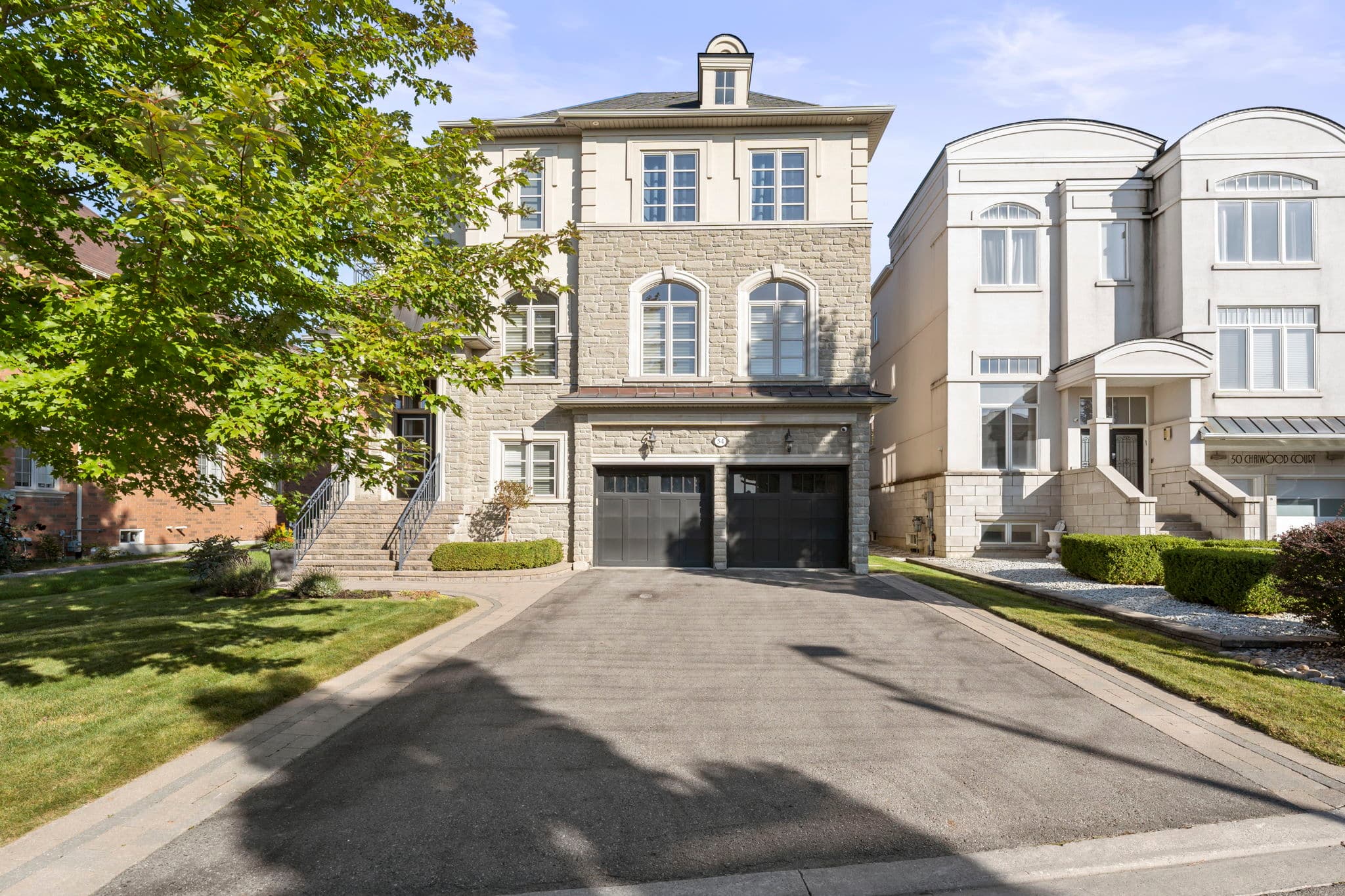 54 Chaiwood Ct Vaughan, ON L6A 0V9
