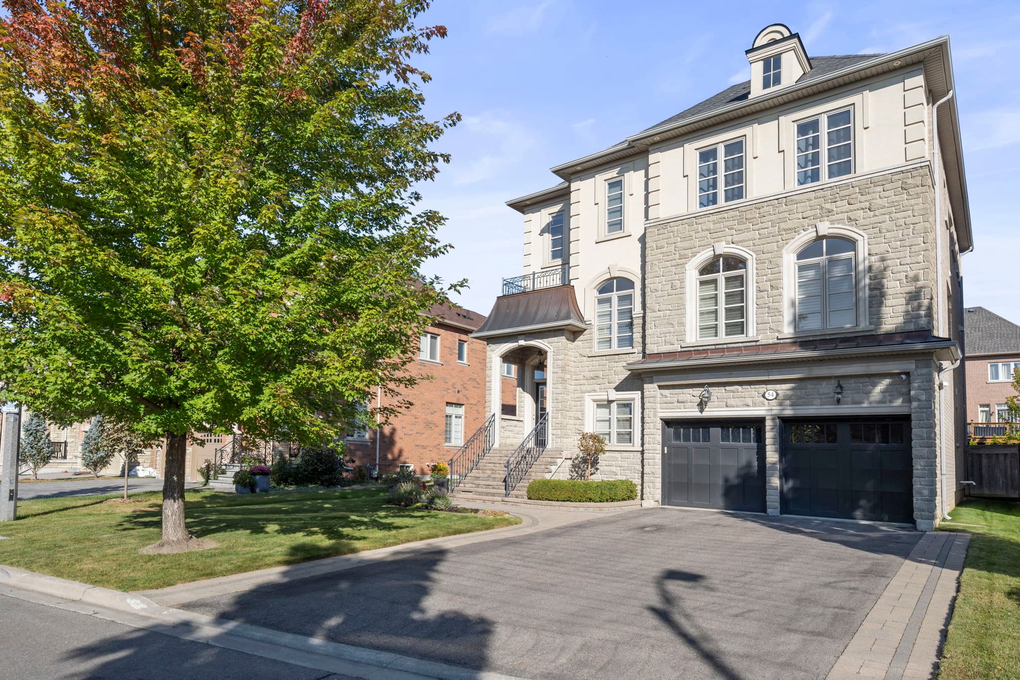 54 Chaiwood Ct Vaughan, ON L6A 0V9