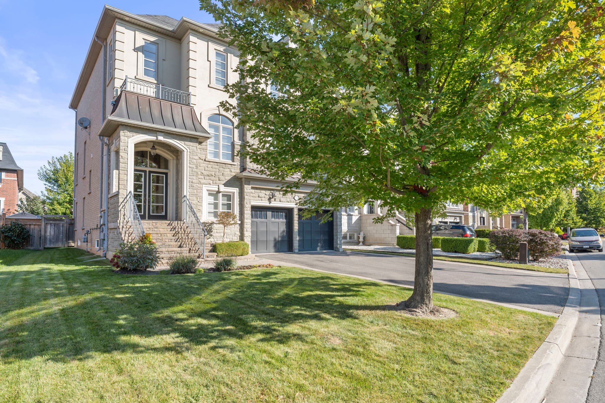 54 Chaiwood Ct Vaughan, ON L6A 0V9
