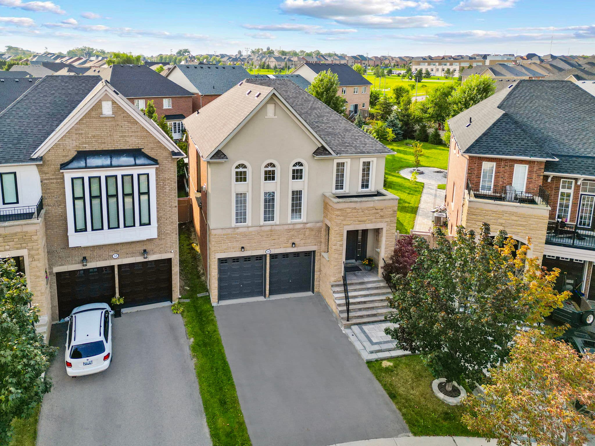 54 Gannett Dr Richmond Hill, ON L4E 0G2