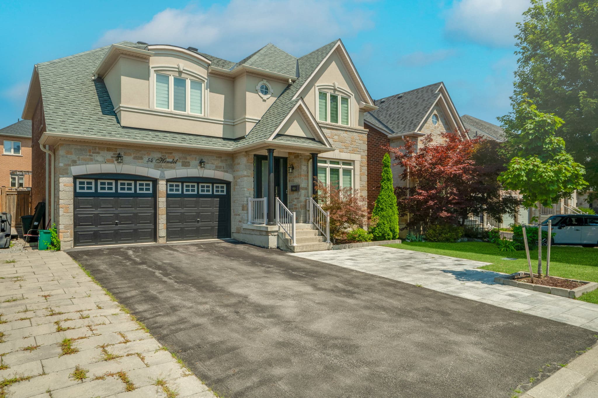 54 Hendel Dr Vaughan, ON L4J 9H7