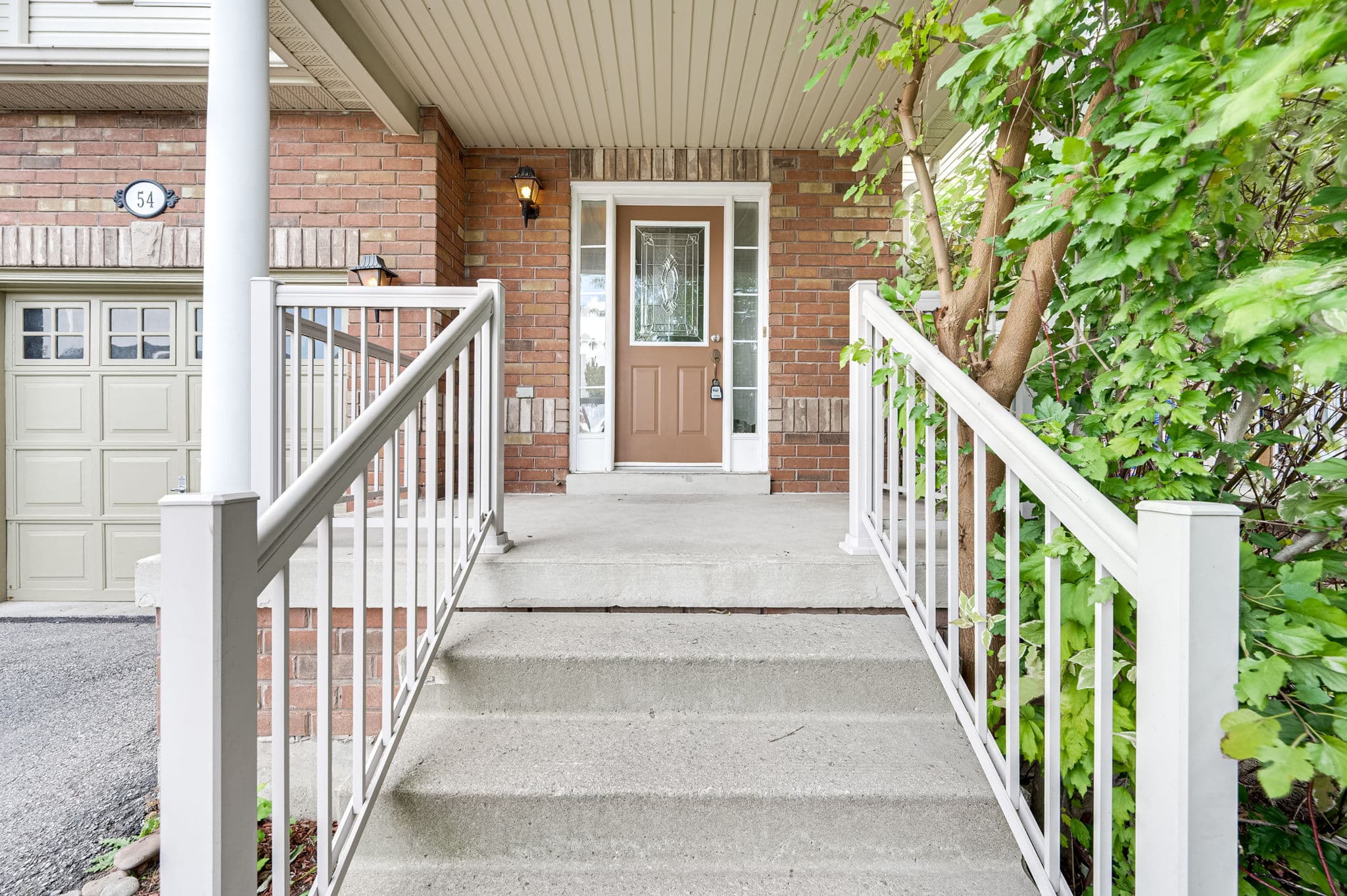 54 Livingston Rd Milton, ON L9T 6B7