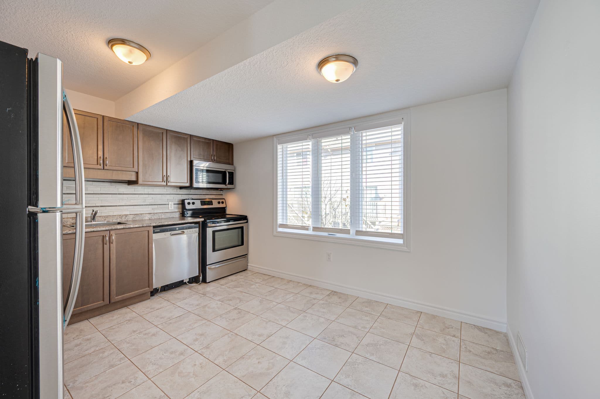 55 Mooregate Crescent Unit 15B Kitchener, ON N2M 2E9