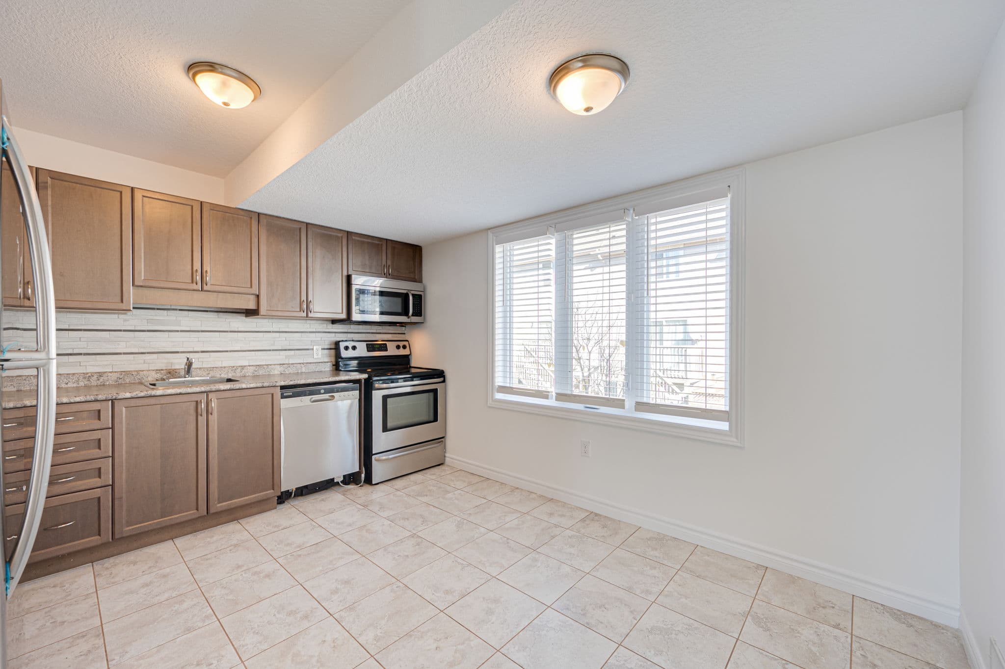55 Mooregate Crescent Unit 15B Kitchener, ON N2M 2E9