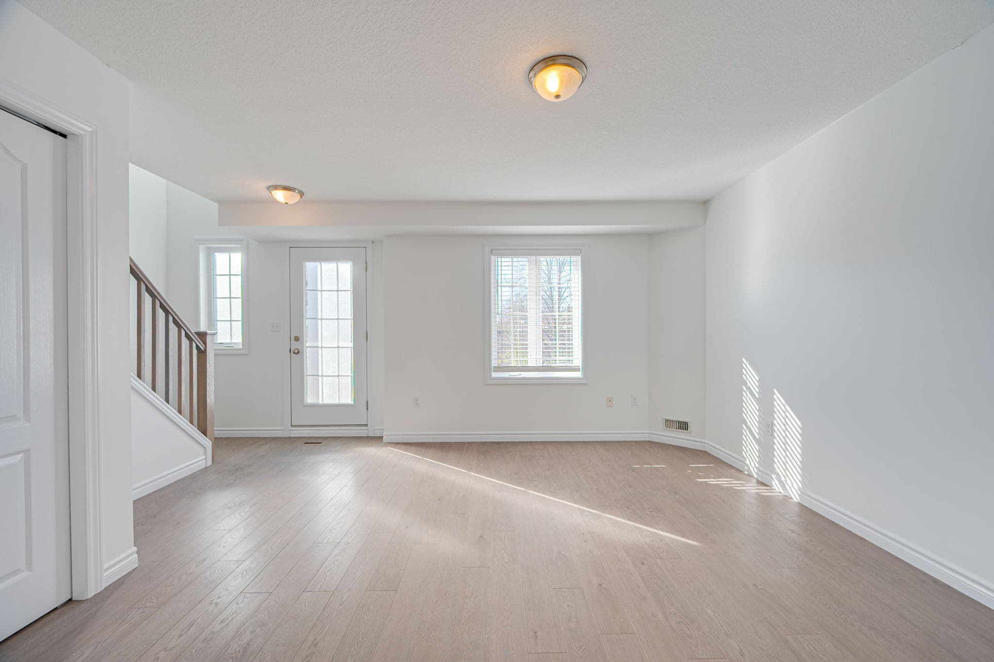 55 Mooregate Crescent Unit 15B Kitchener, ON N2M 2E9