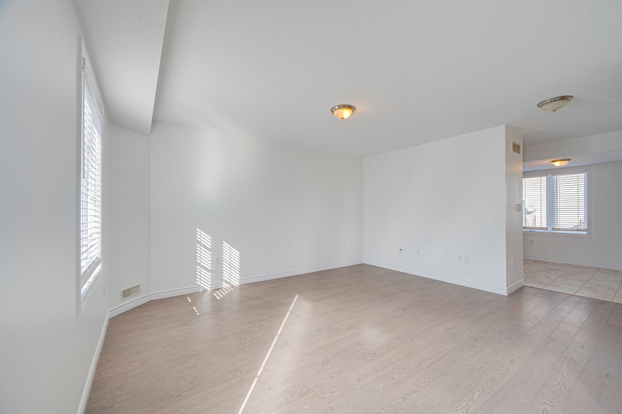 55 Mooregate Crescent Unit 15B Kitchener, ON N2M 2E9