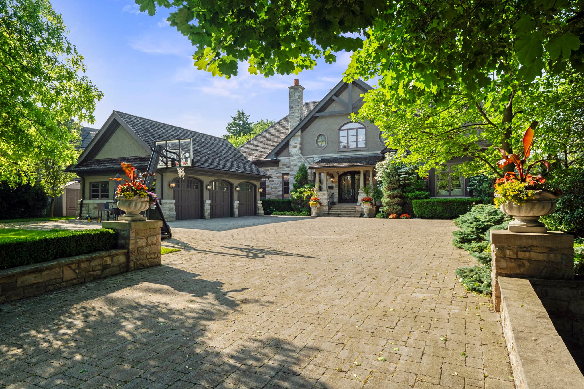 55 Thornbank Rd Vaughan, ON L4J 2A1