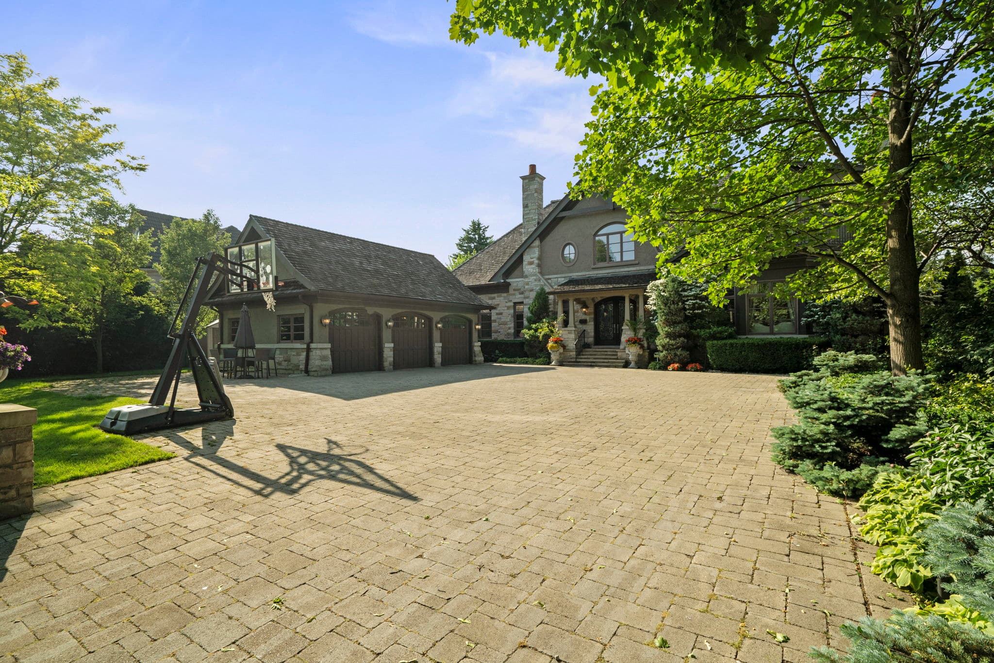55 Thornbank Rd Vaughan, ON L4J 2A1