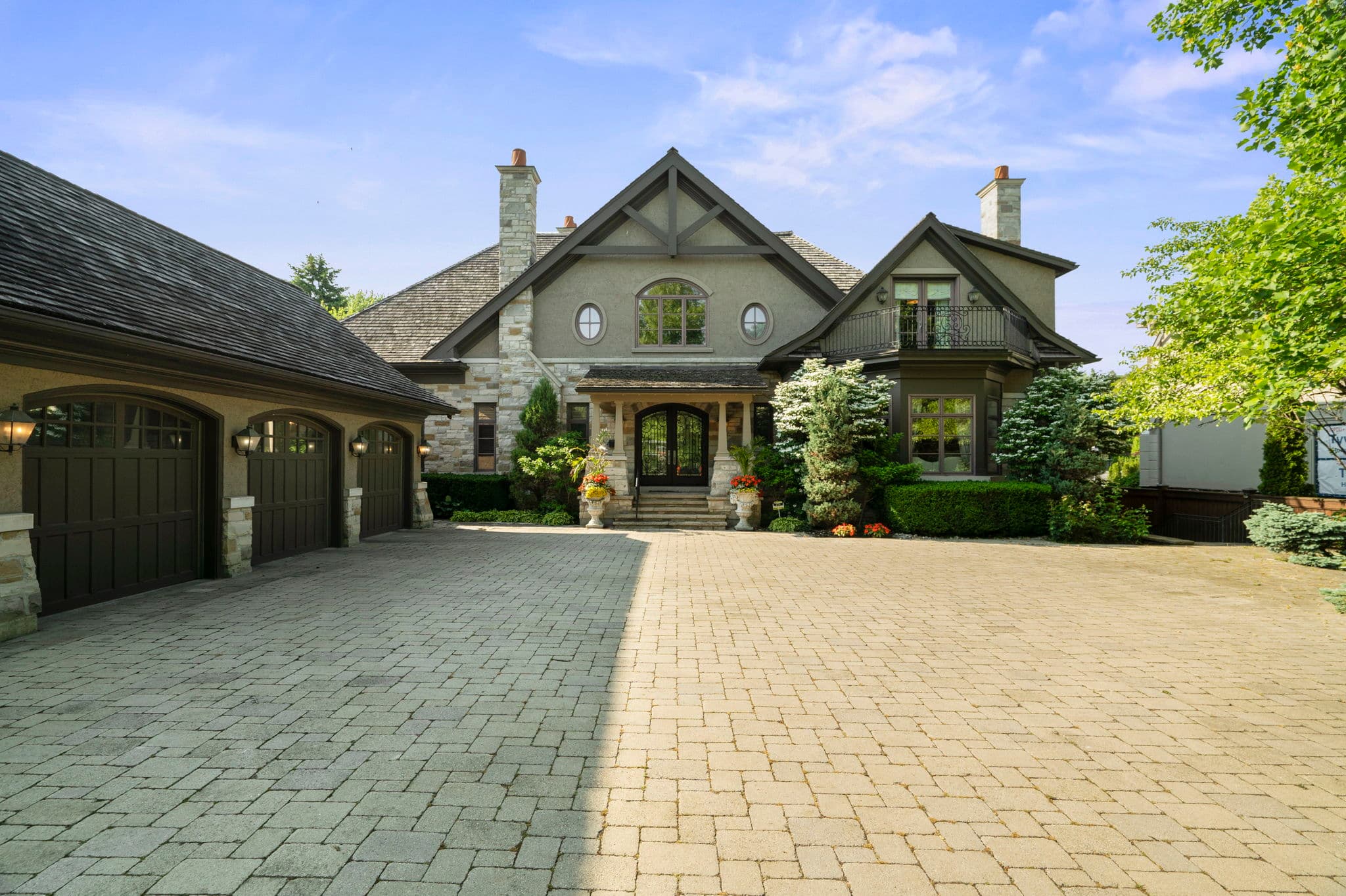 55 Thornbank Rd Vaughan, ON L4J 2A1