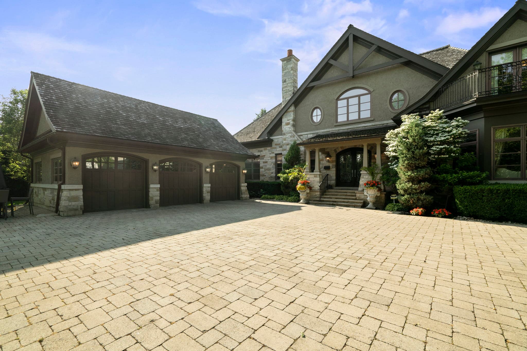55 Thornbank Rd Vaughan, ON L4J 2A1