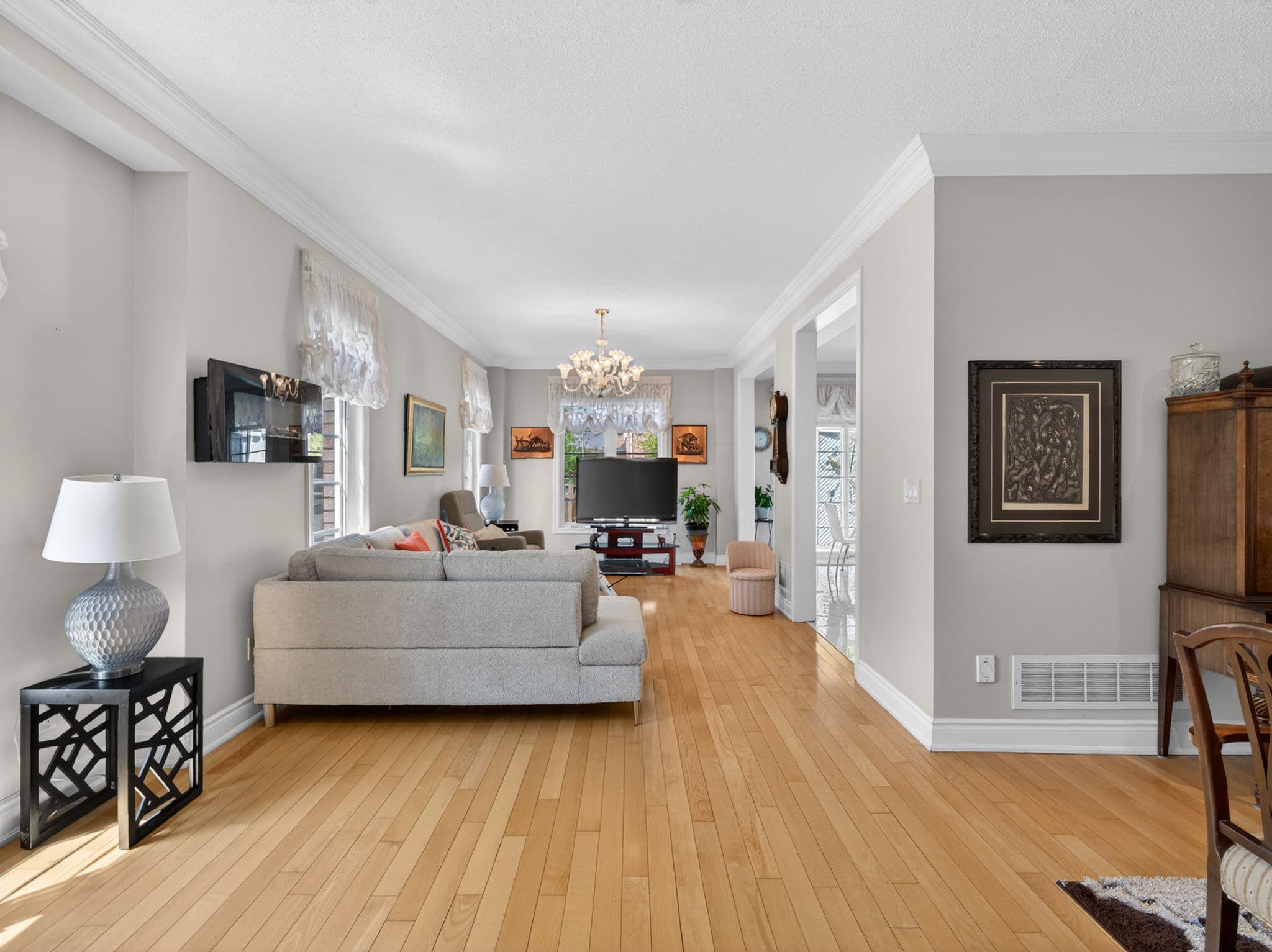 56 Mintwood Rd Vaughan, ON L4J 9C3