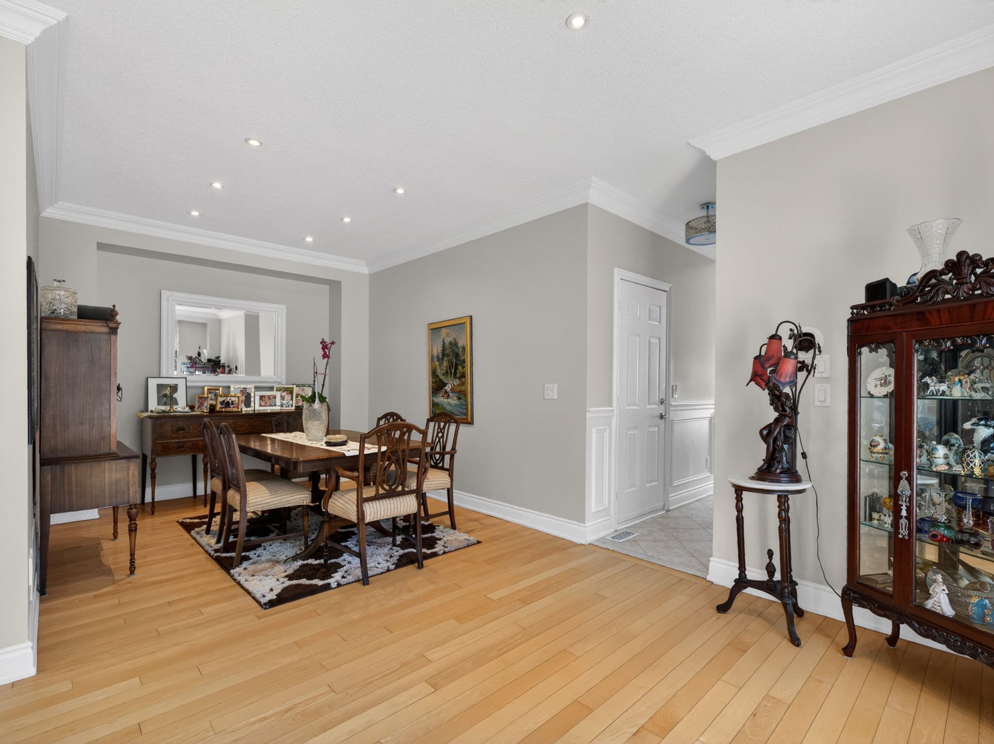 56 Mintwood Rd Vaughan, ON L4J 9C3