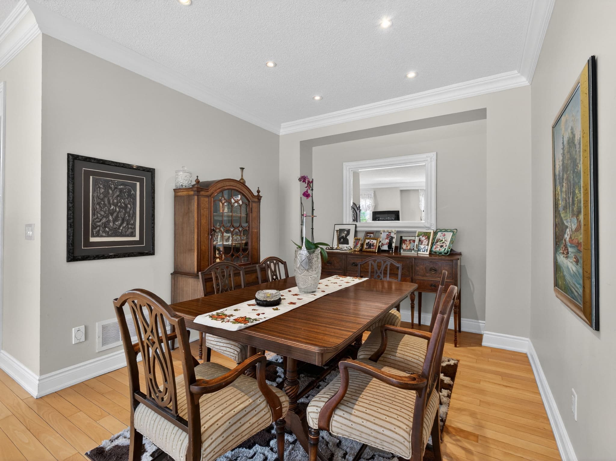 56 Mintwood Rd Vaughan, ON L4J 9C3