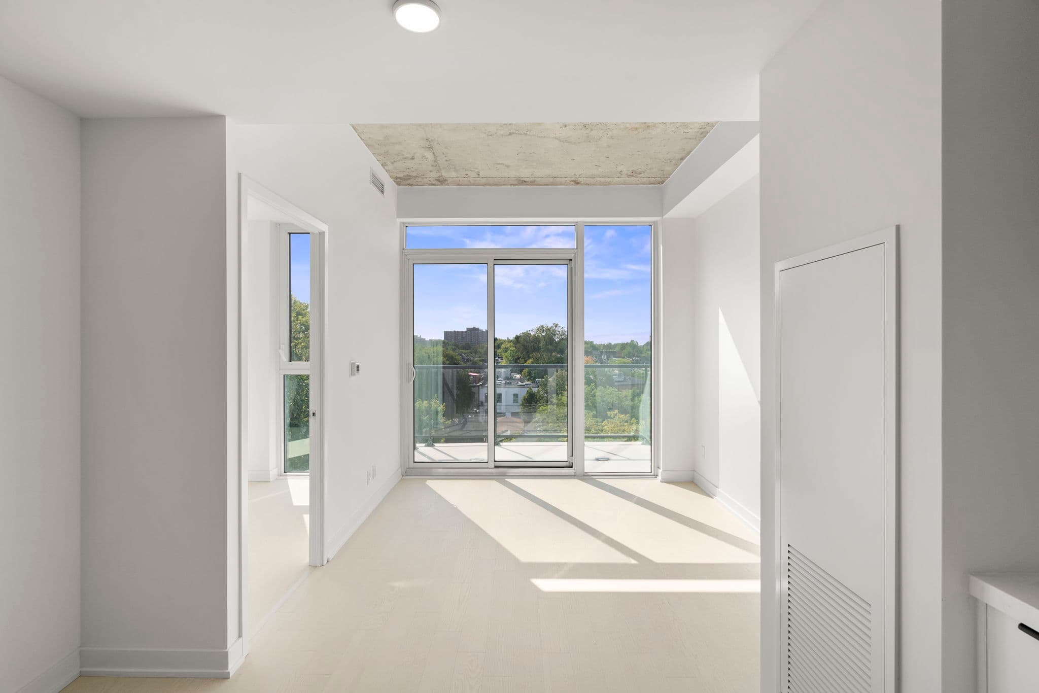 57 Brock Ave Unit 613 Toronto, ON M6K 0H3