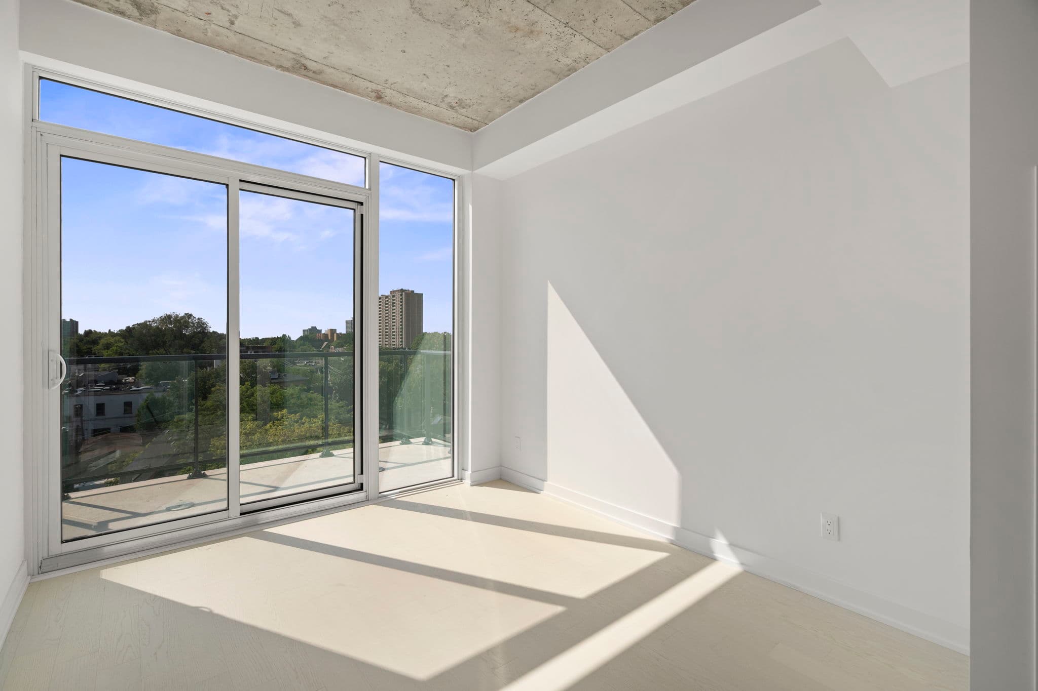 57 Brock Ave Unit 613 Toronto, ON M6K 0H3
