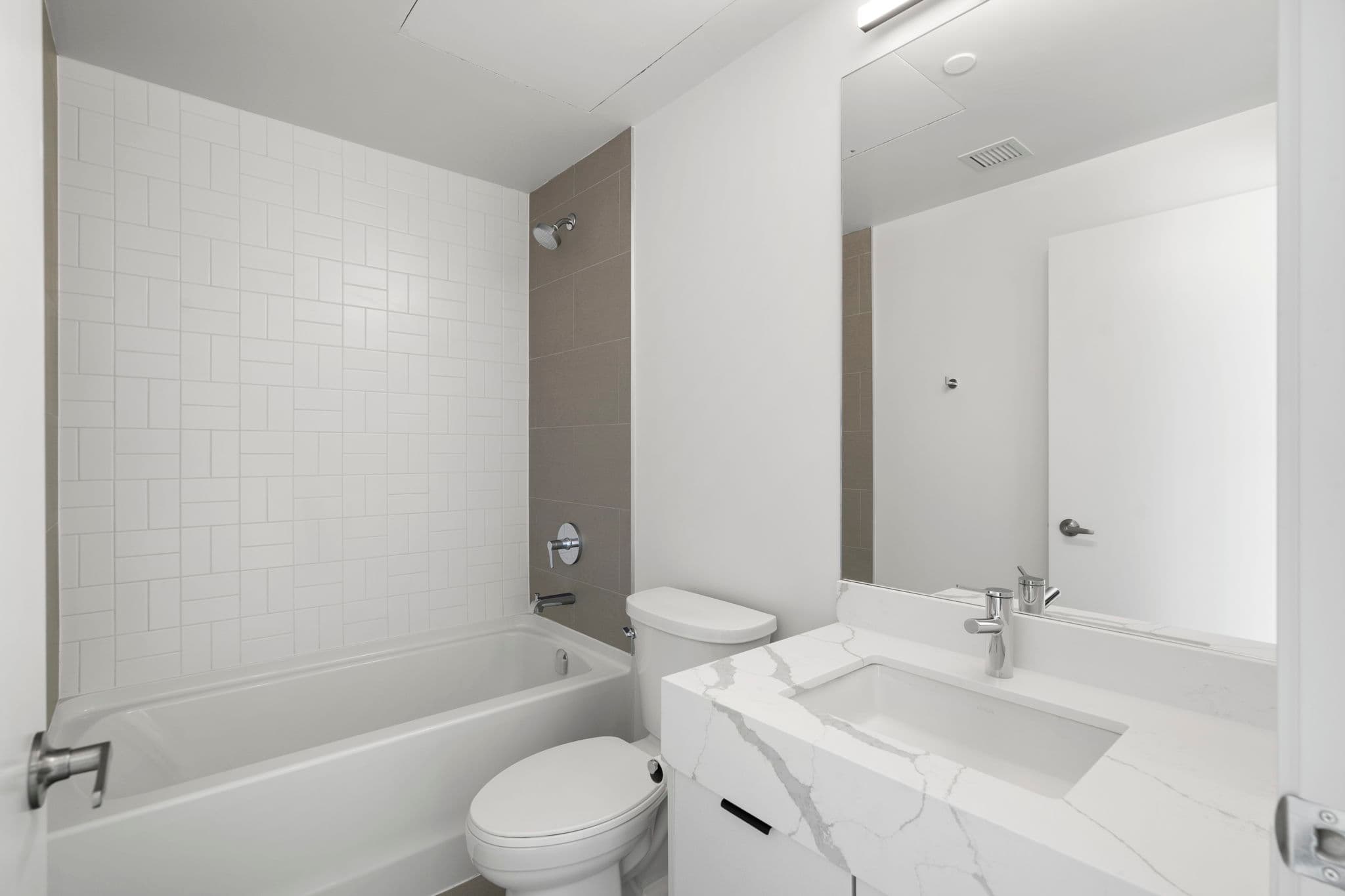 57 Brock Ave Unit 613 Toronto, ON M6K 0H3