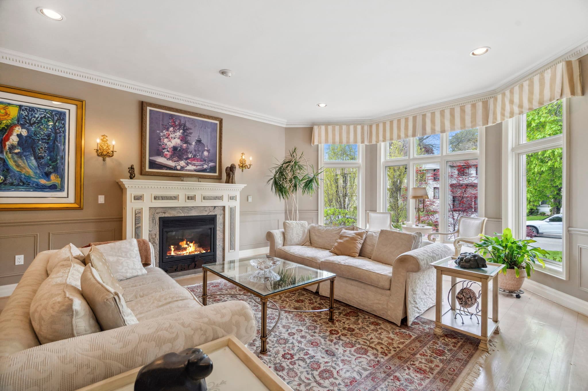 57 Fairmeadow Ave Toronto, ON M2P 1W8