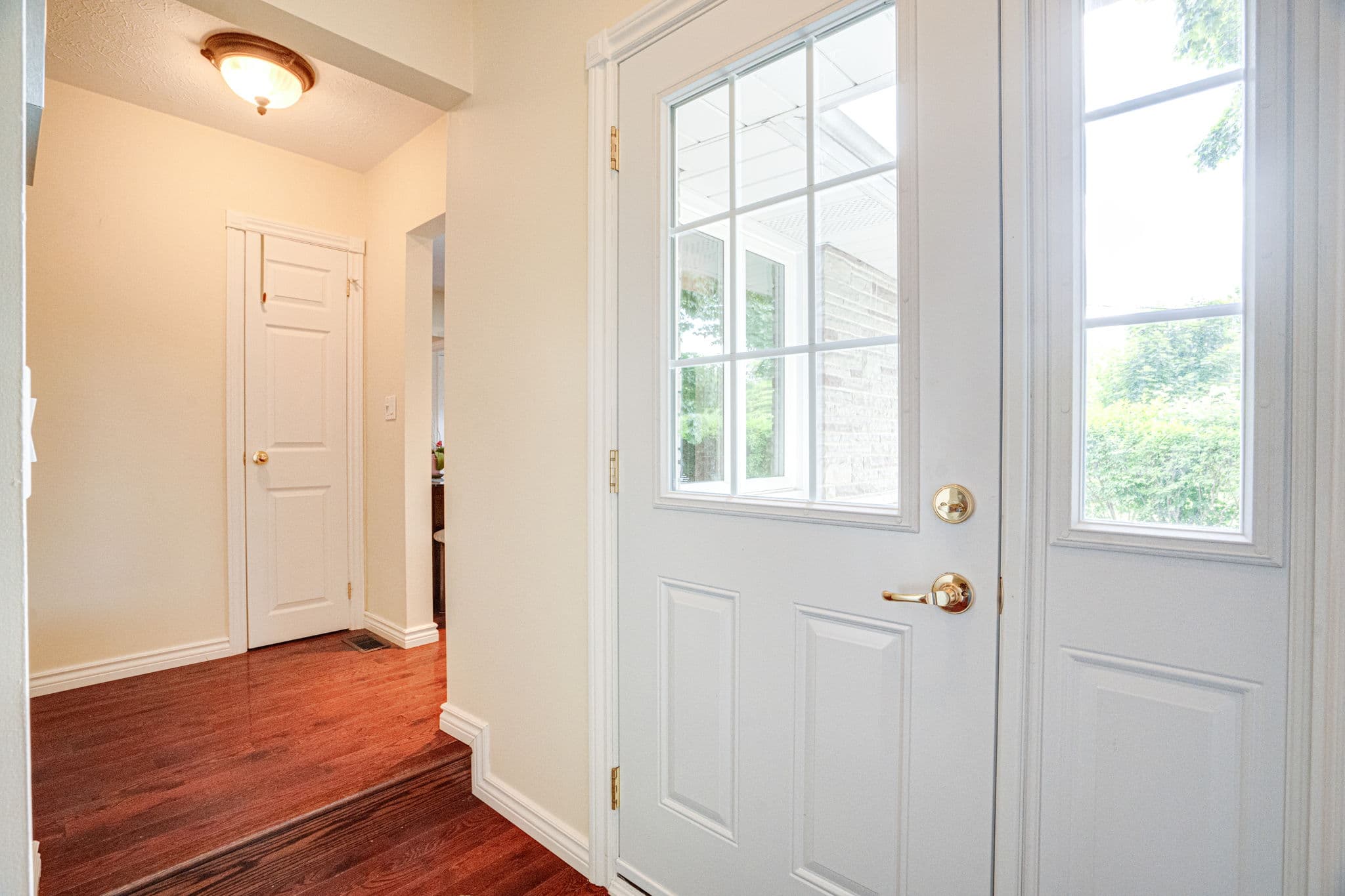 57 Roxborough Rd Newmarket, ON L3Y 3K8