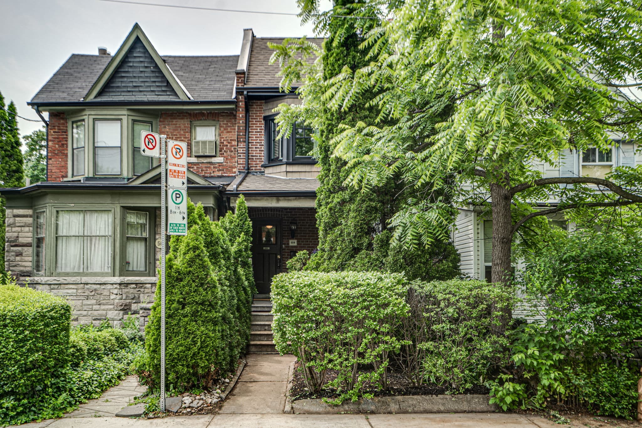 58 Greensides Ave Toronto, ON M6G 3P7