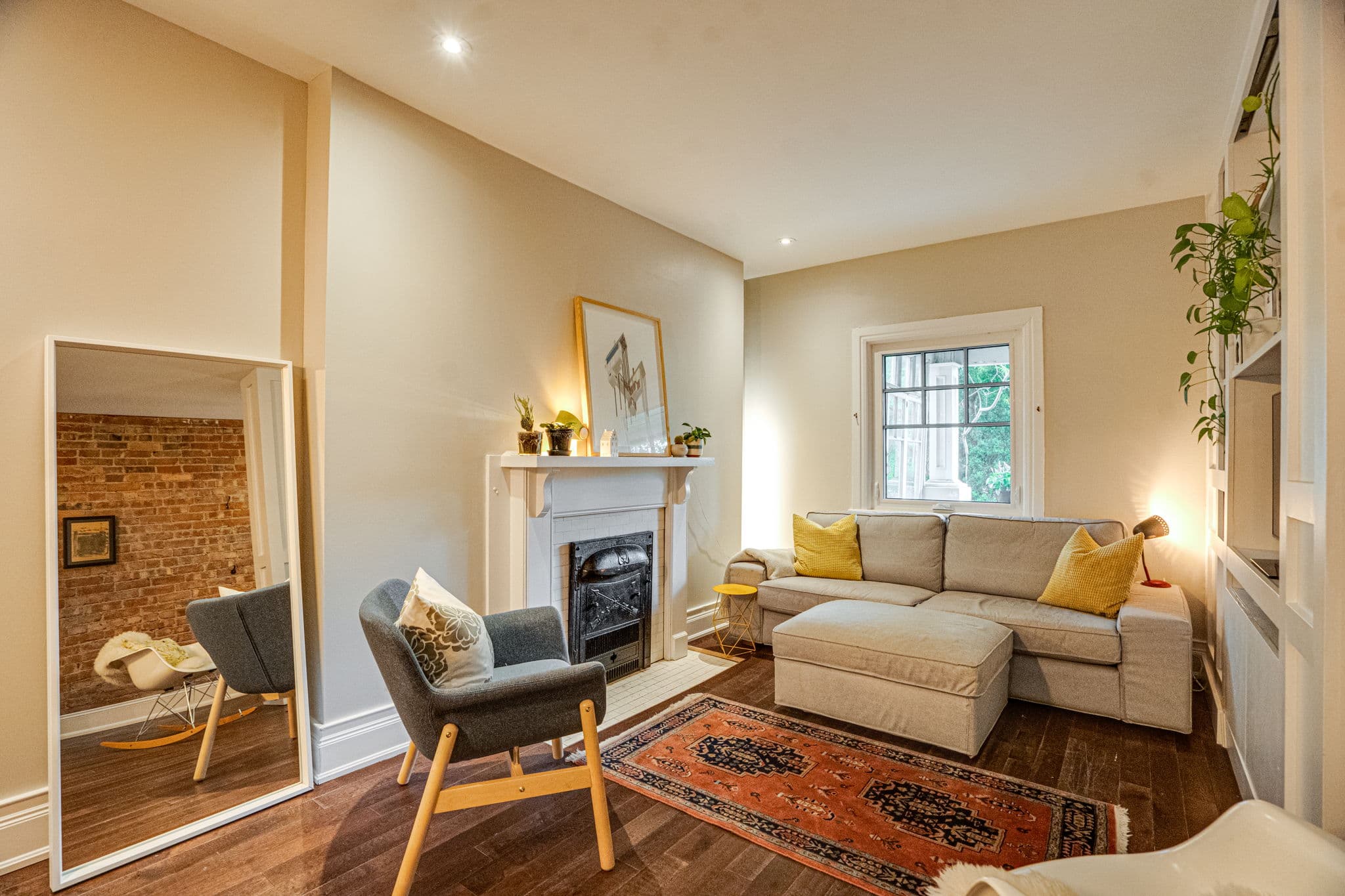 58 Greensides Ave Toronto, ON M6G 3P7