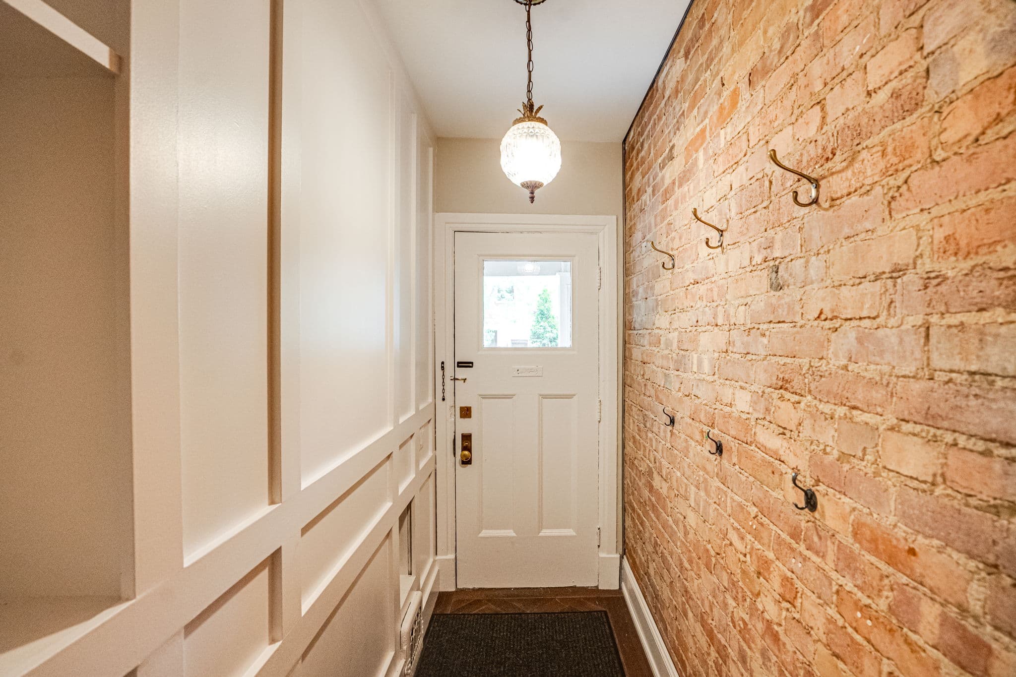 58 Greensides Ave Toronto, ON M6G 3P7
