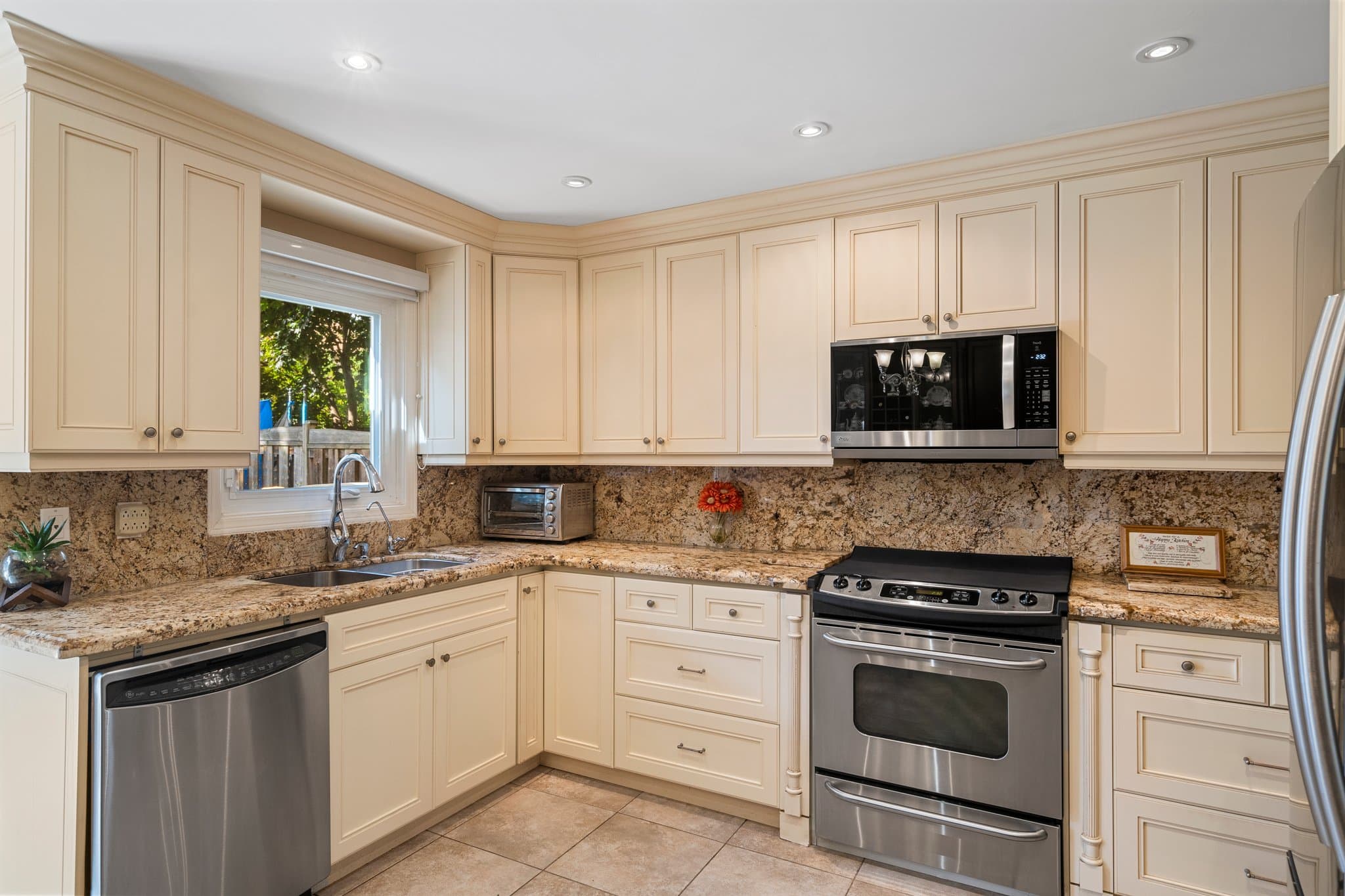 58 Tansley Rd Vaughan, ON L4J 3H6