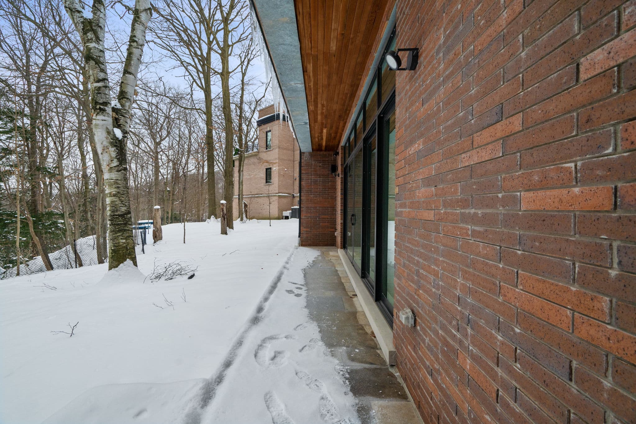 58 Timberlane Dr Toronto, ON M3H 1J4