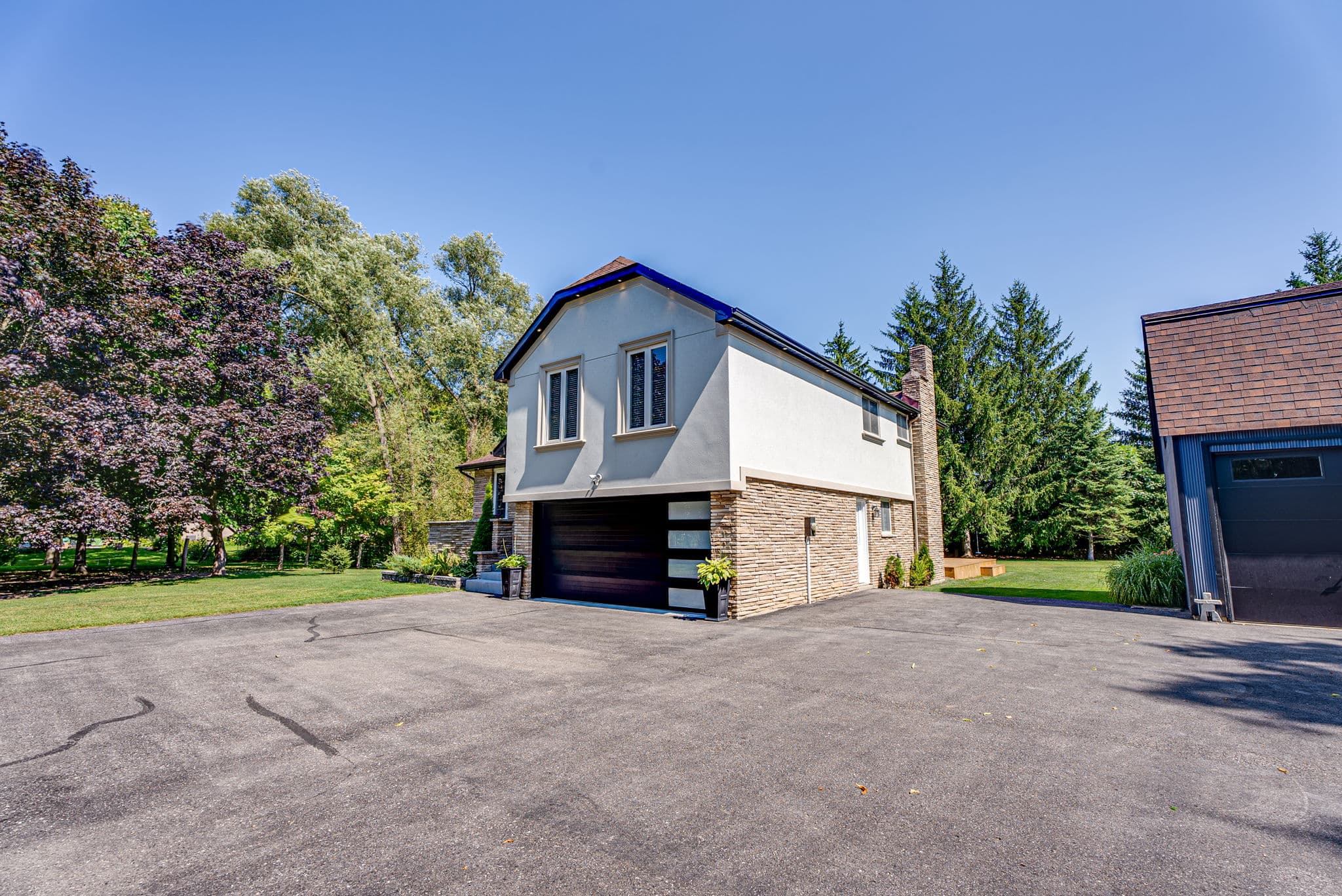 5837 Yonge St Innisfil, ON L0L 1K0