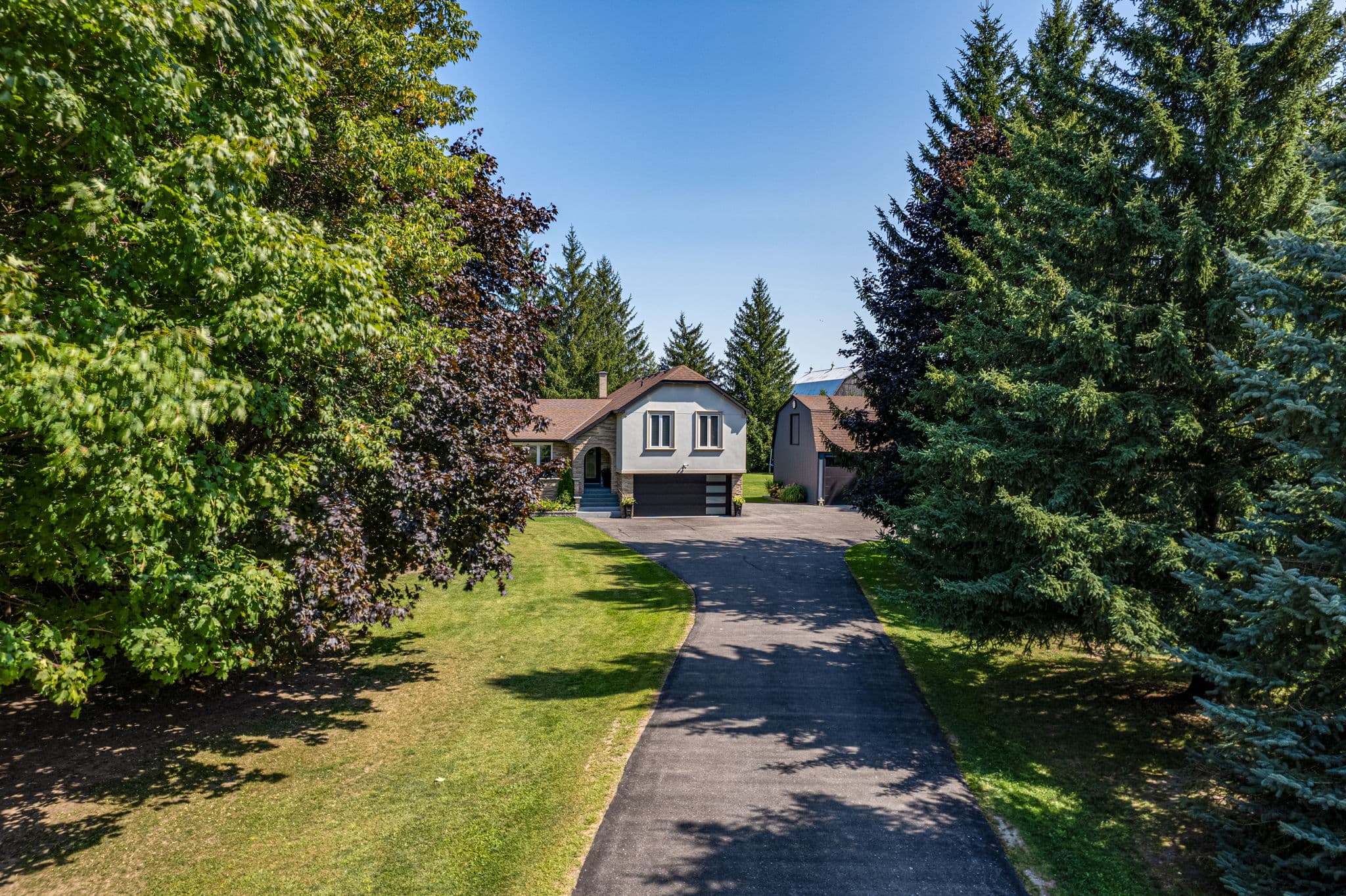 5837 Yonge St Innisfil, ON L0L 1K0