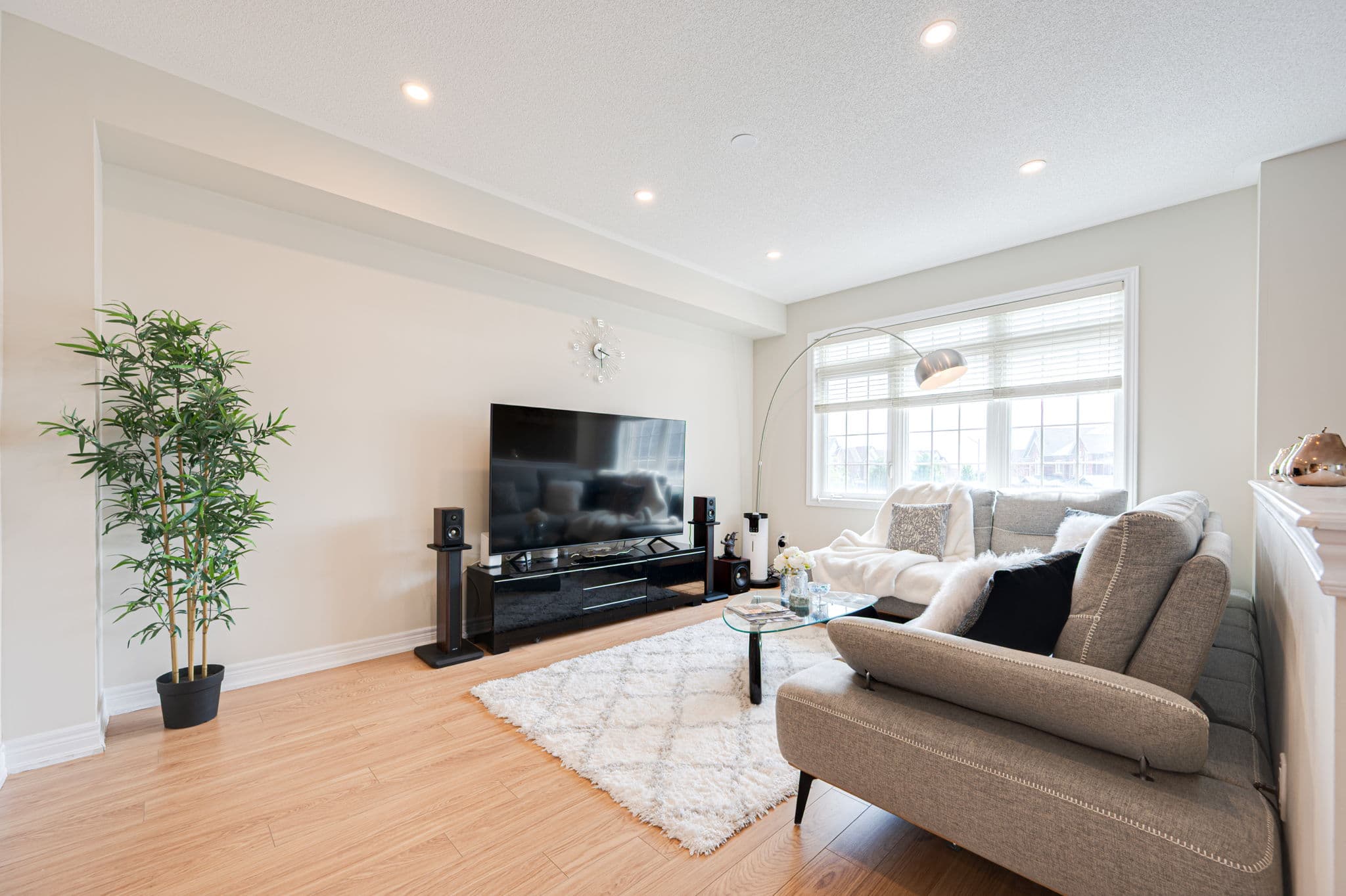59 Matthewson Ave Bradford West Gwillimbury, ON L3Z 3A7