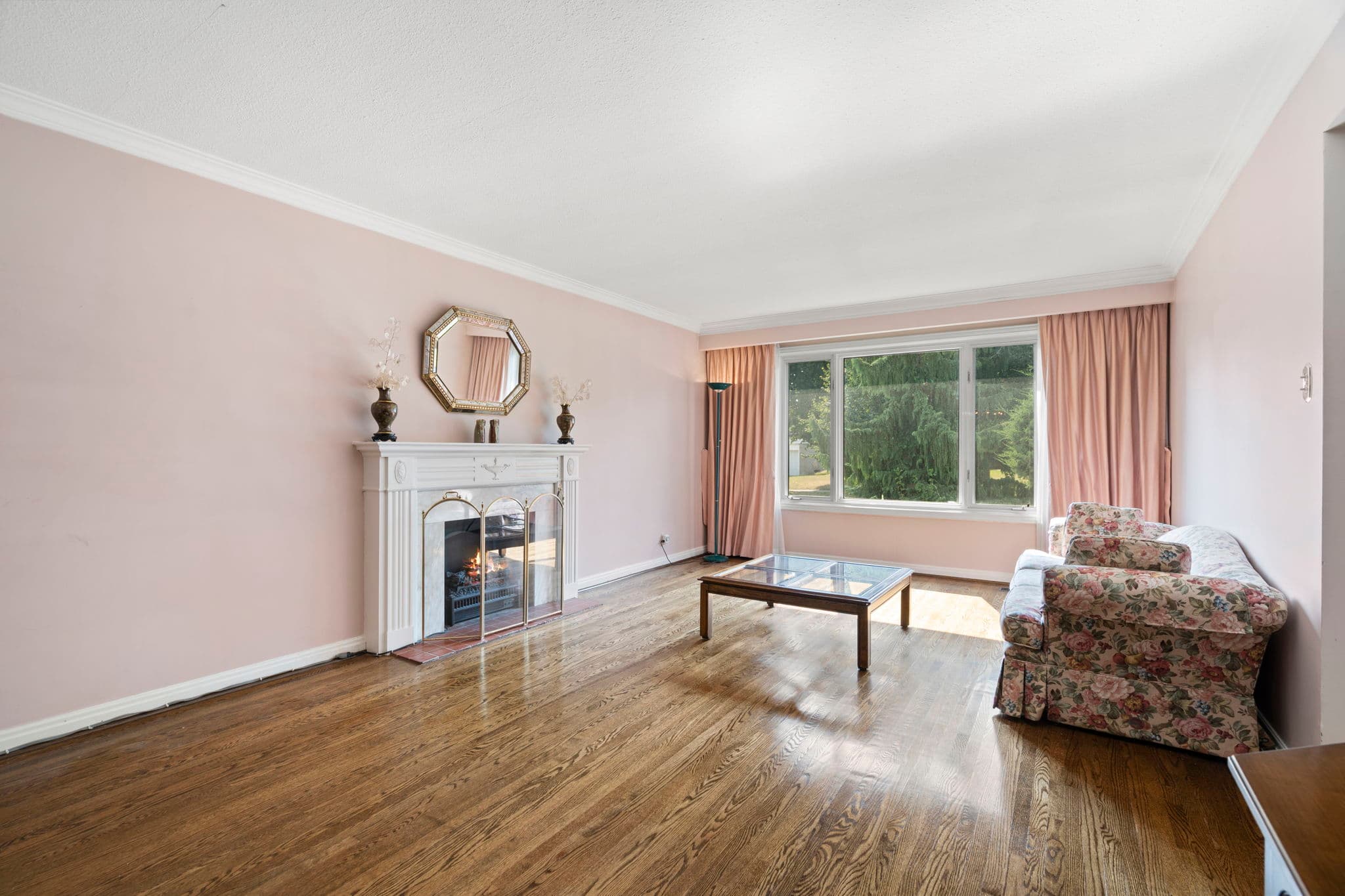 59 Montressor Dr Toronto, ON M2P 1Z3