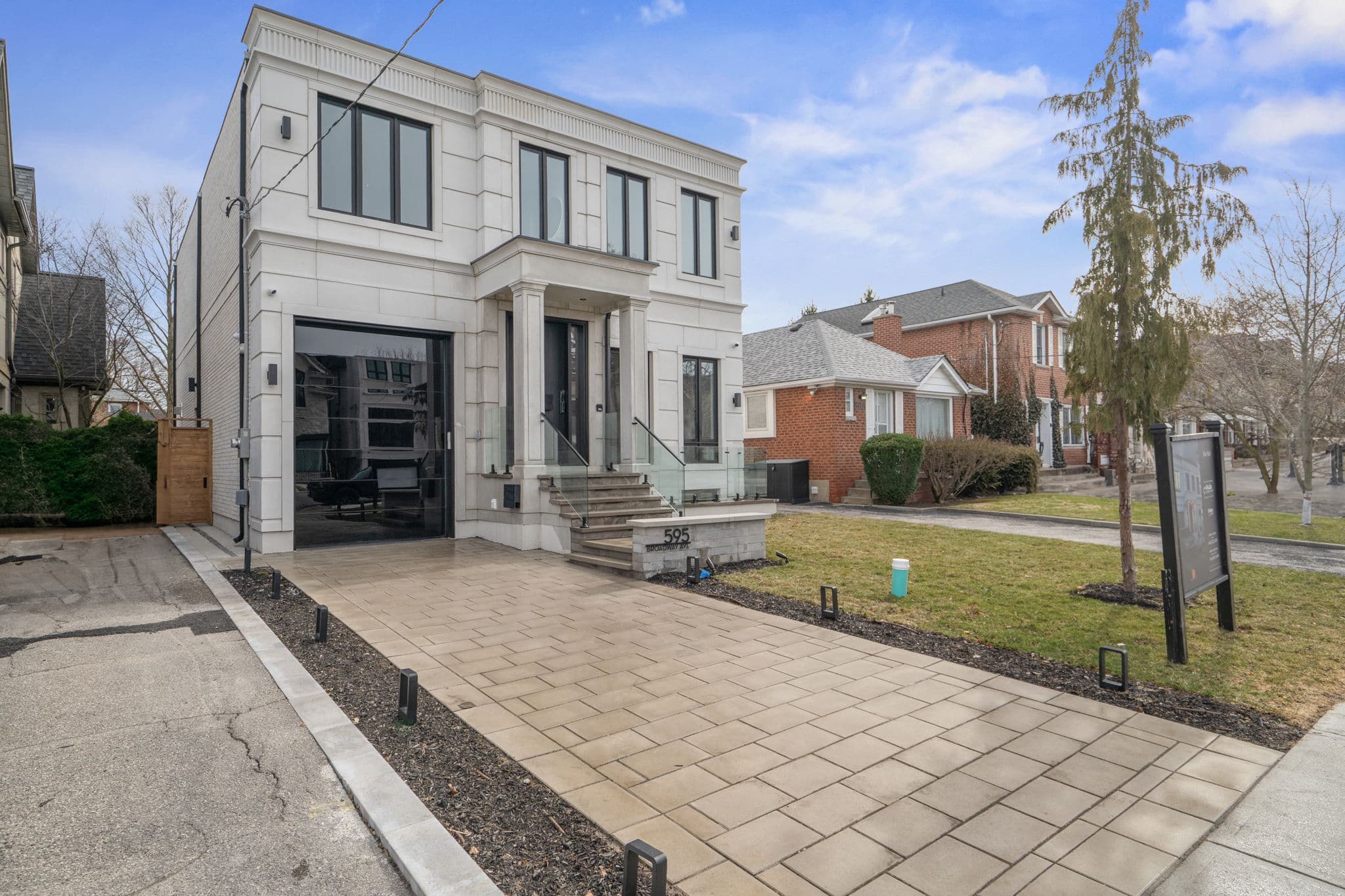 595 Broadway Ave Toronto, ON M4G 2S4