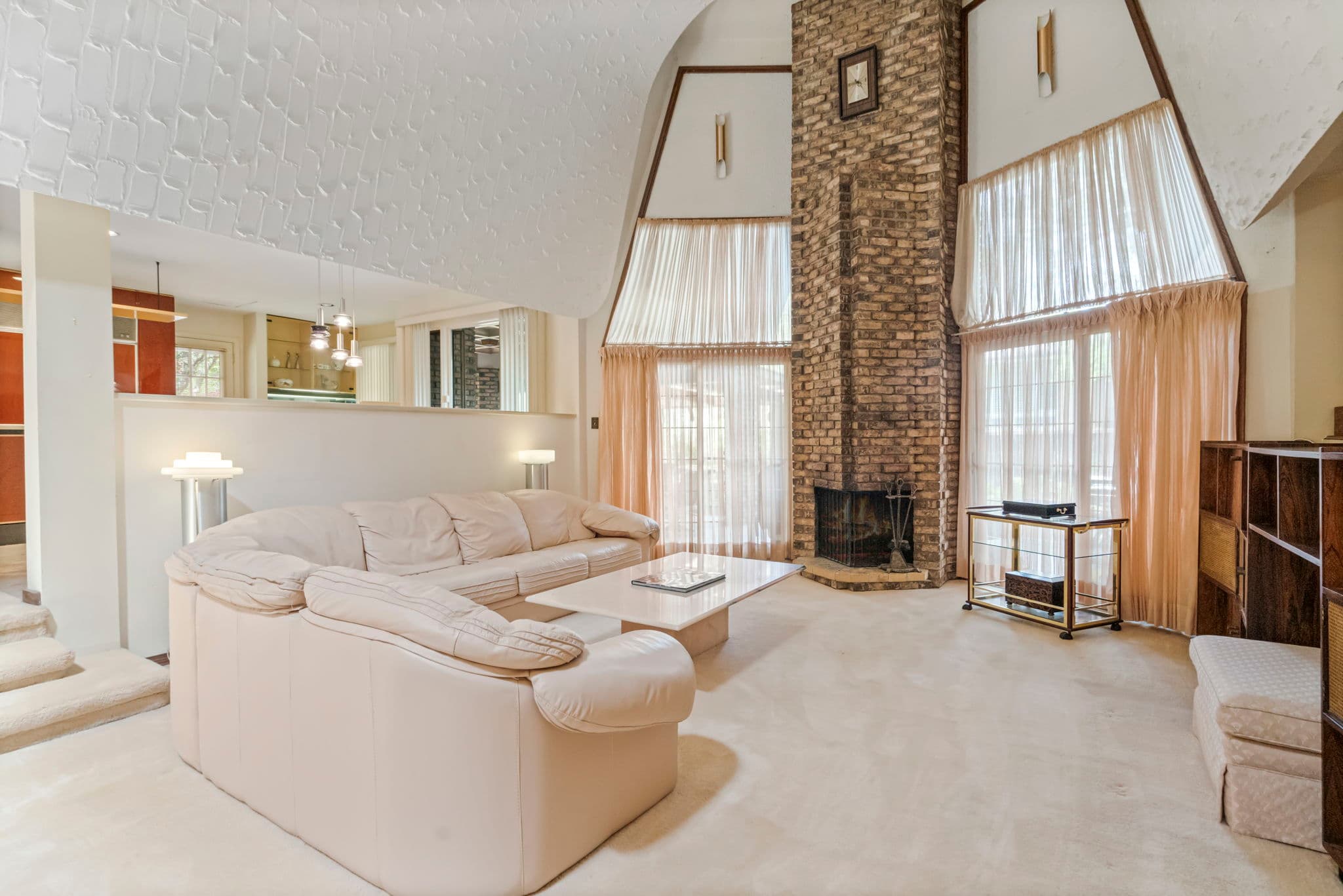 6 Chieftain Crescent Toronto, ON M2L 2H4