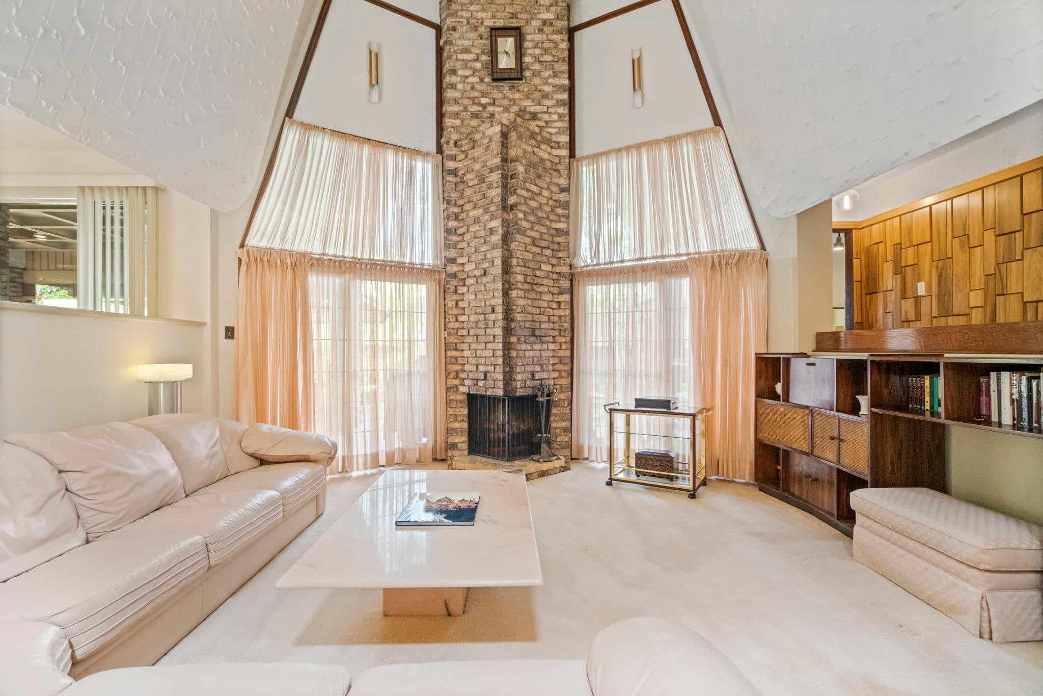 6 Chieftain Crescent Toronto, ON M2L 2H4