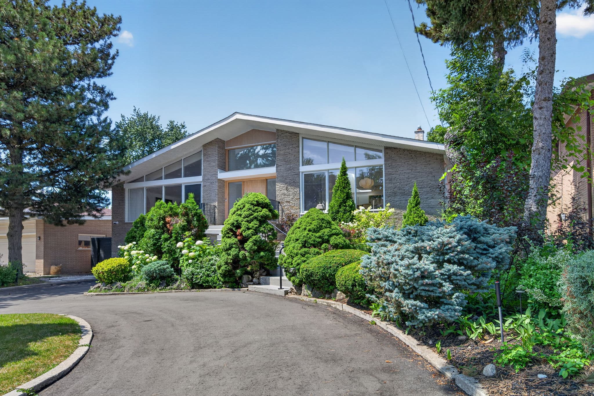 6 Denmark Crescent Toronto, ON M2R 1J4