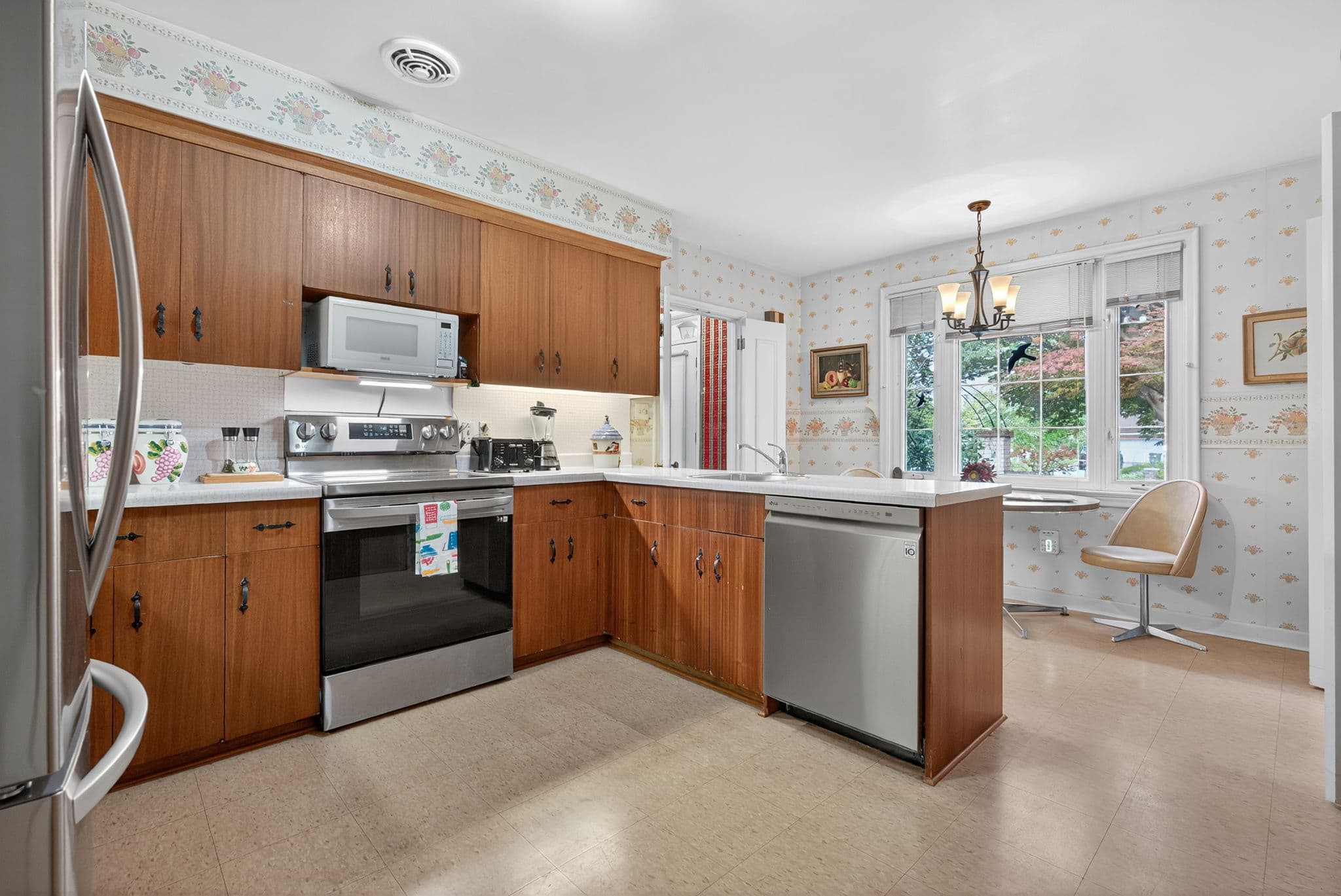 6 Gerald St Toronto, ON M2L 2M5