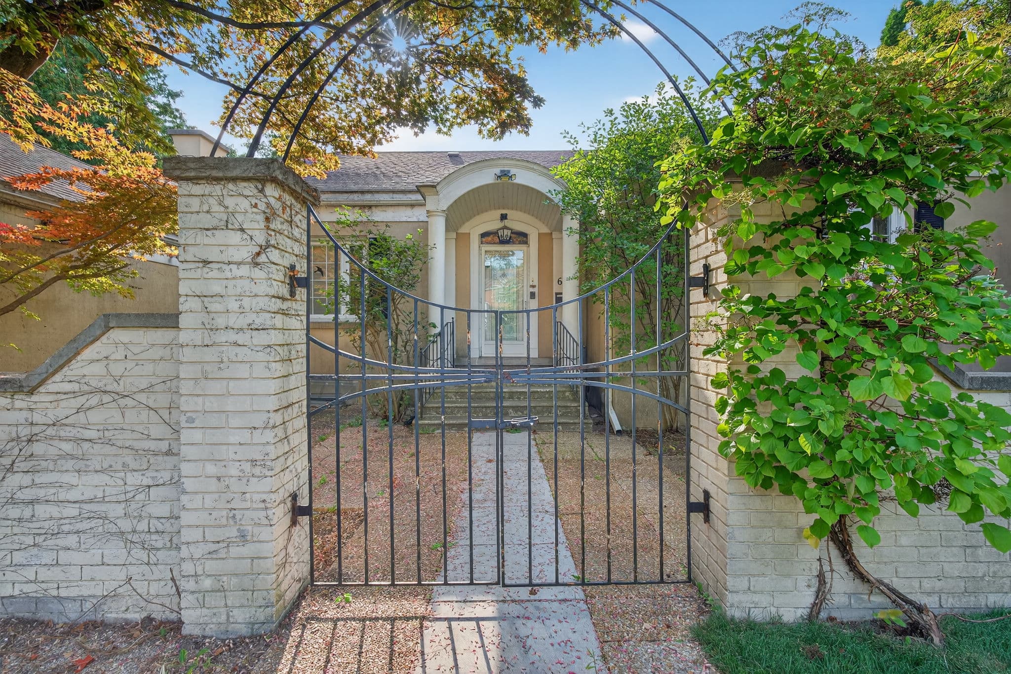 6 Gerald St Toronto, ON M2L 2M5