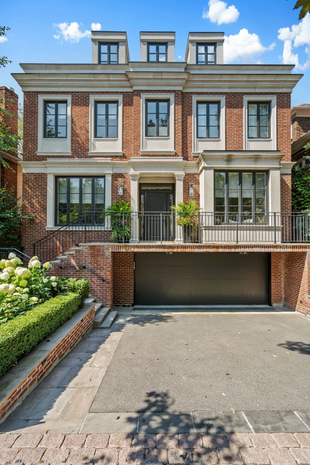 6 Millbank Ave Toronto, ON M5P 1S3
