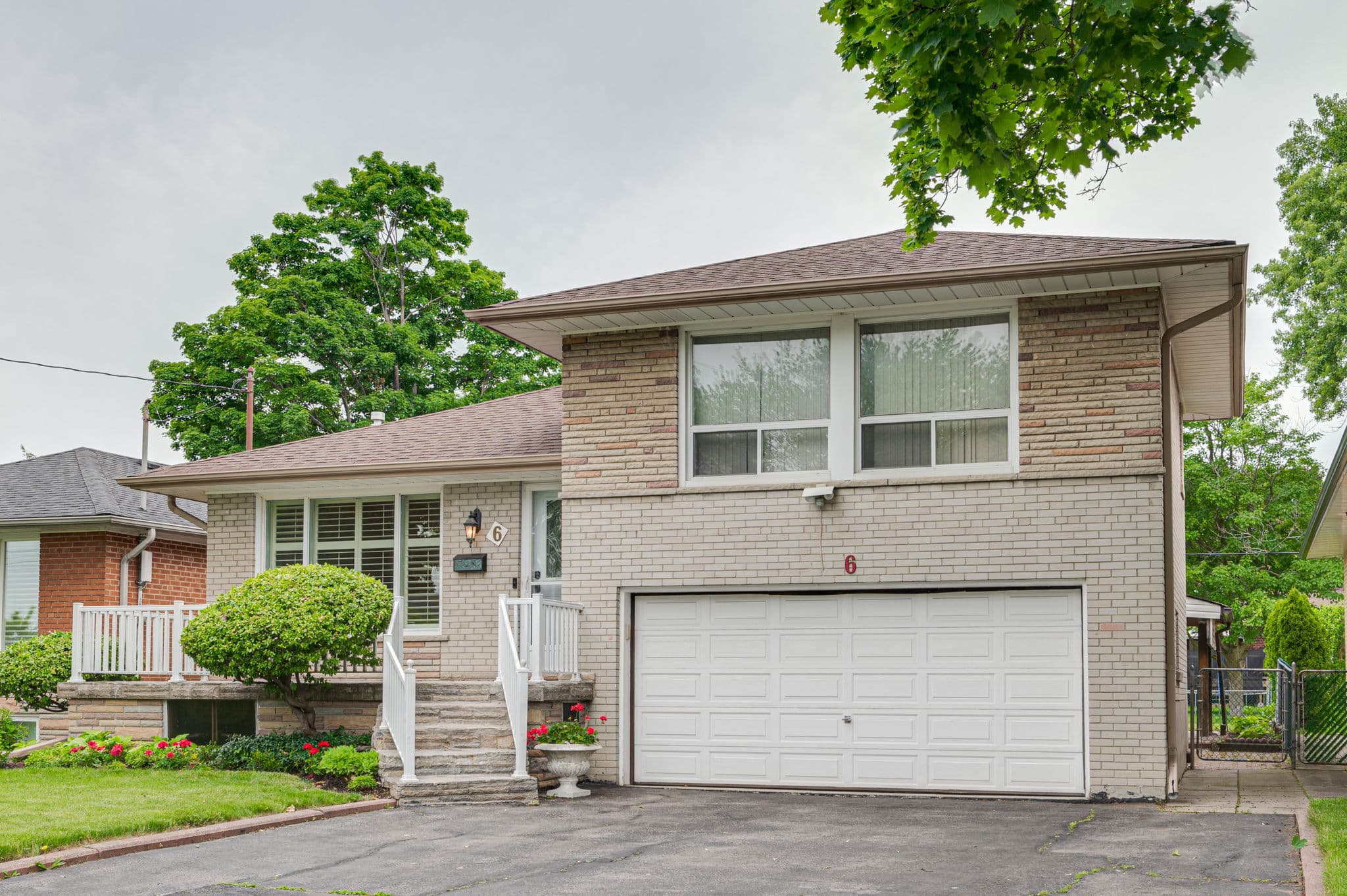 6 Sturton Rd Toronto, ON M9P 2C6