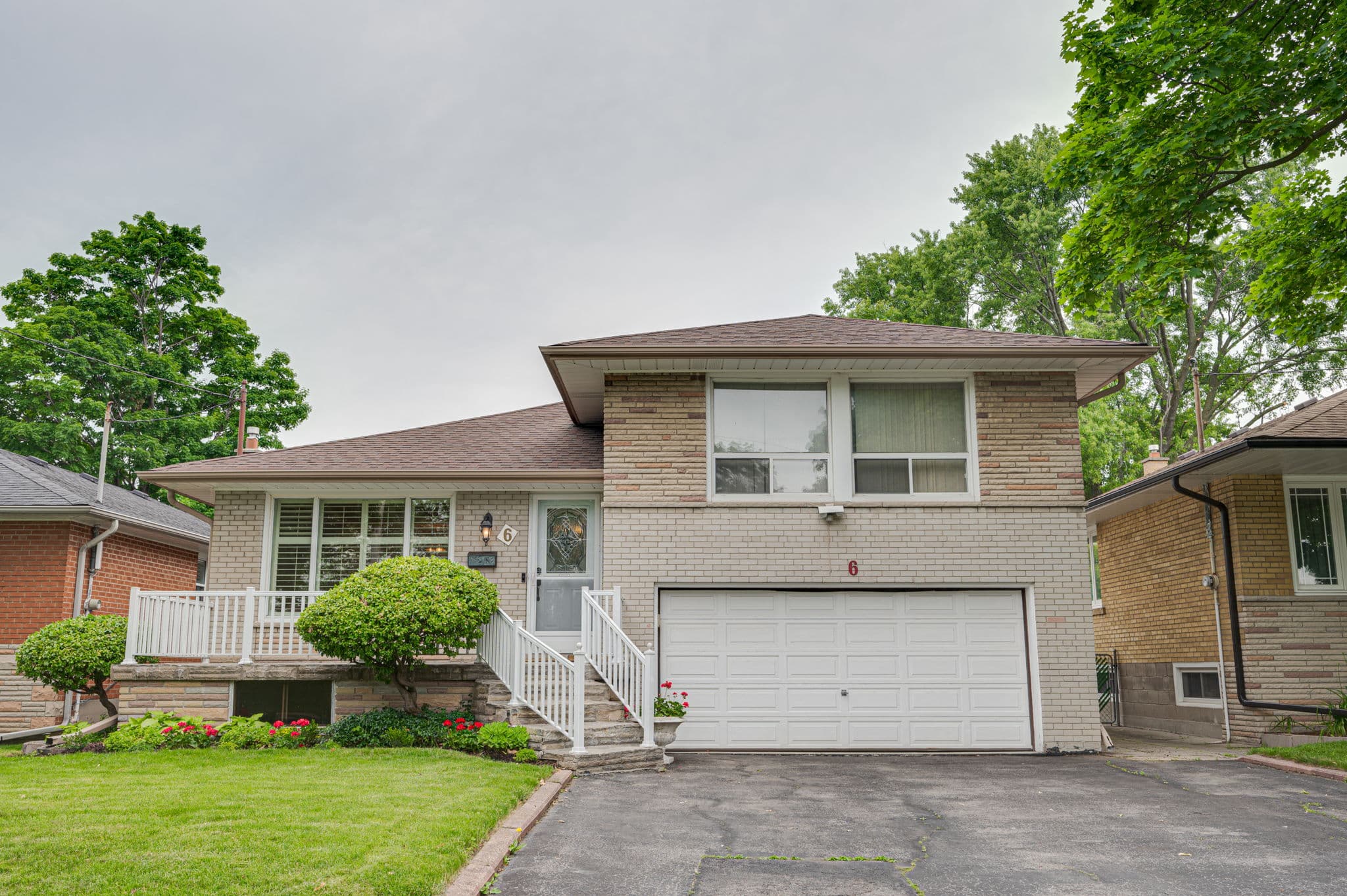 6 Sturton Rd Toronto, ON M9P 2C6