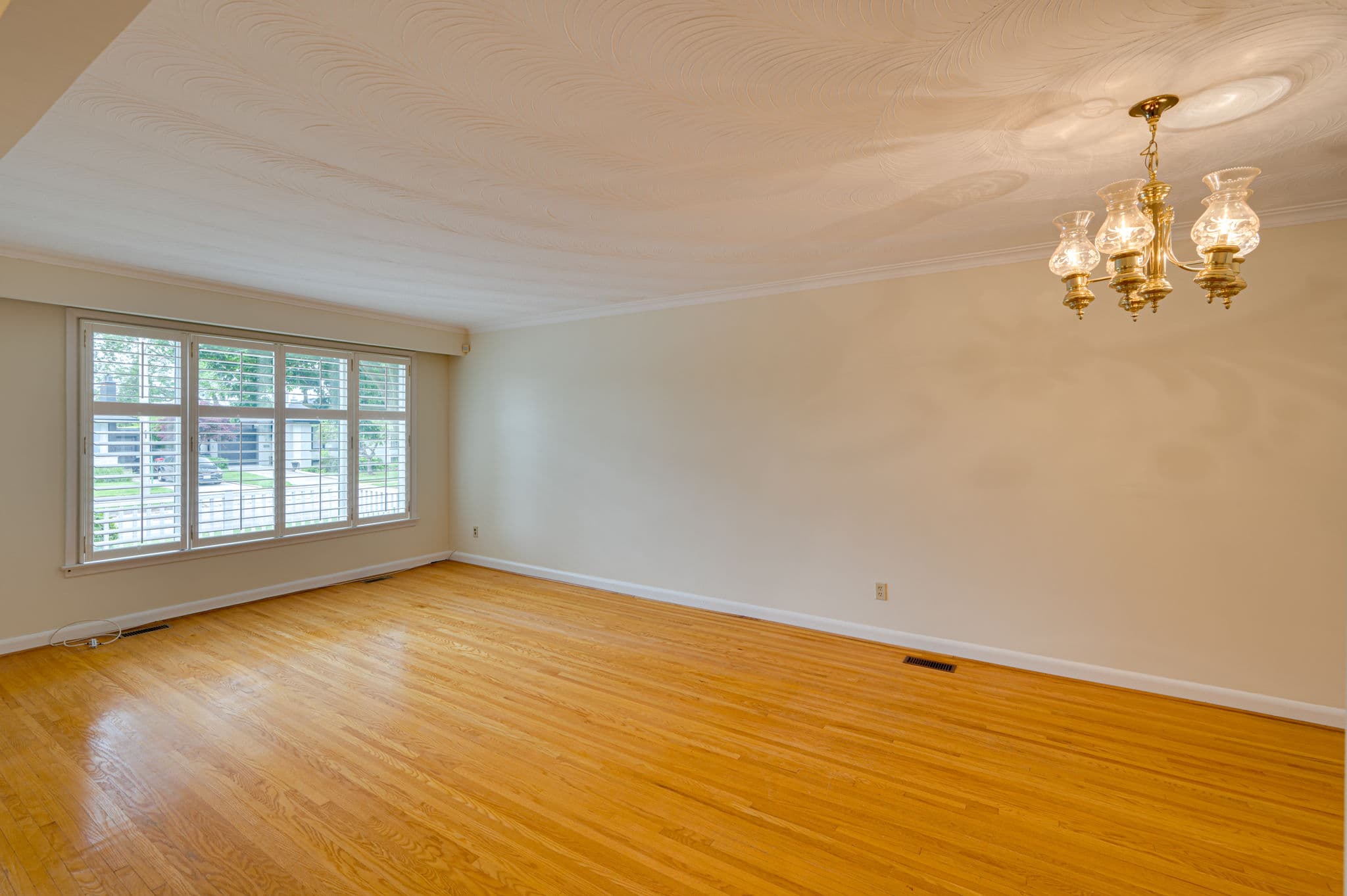 6 Sturton Rd Toronto, ON M9P 2C6