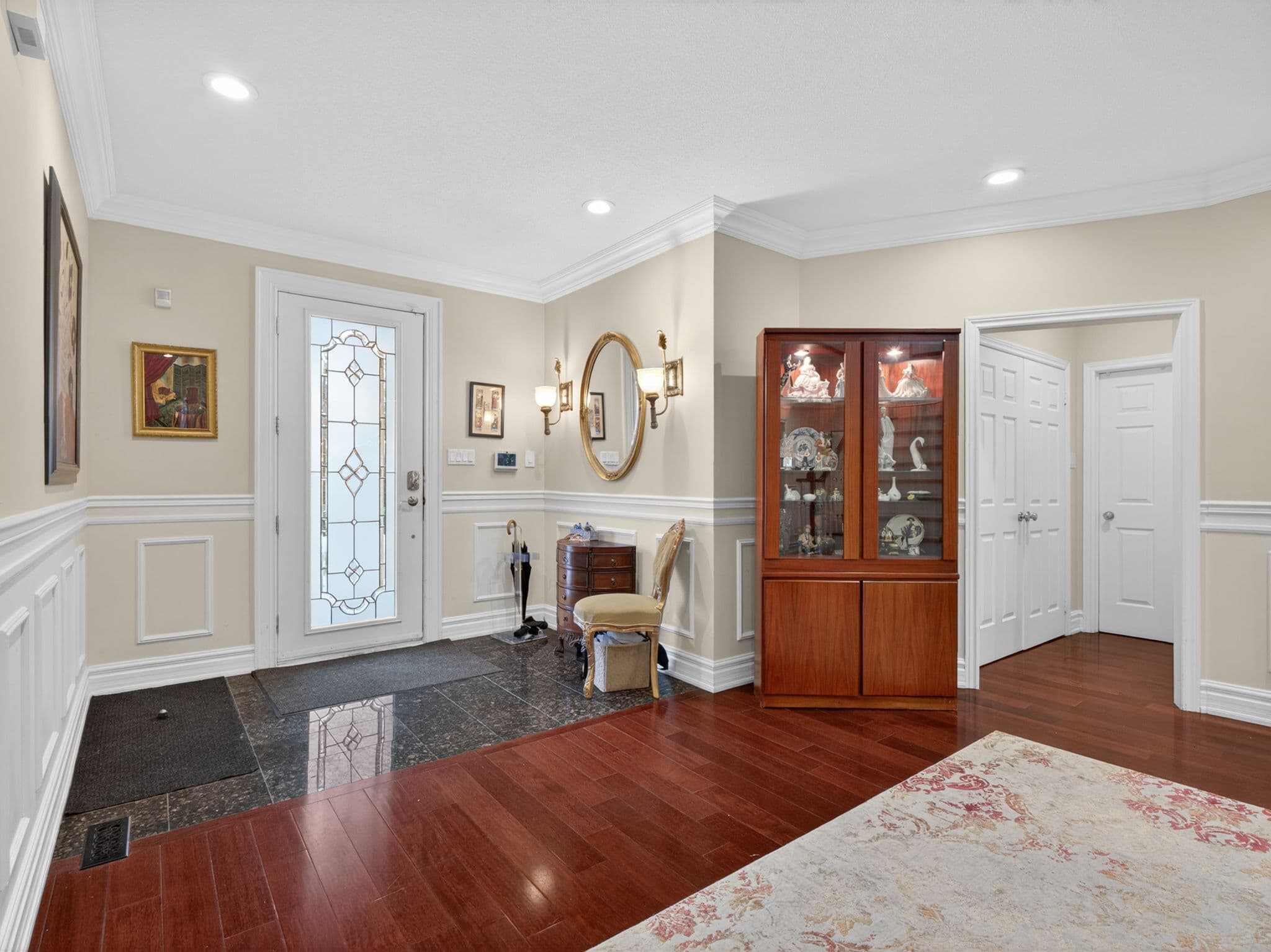 60 Gatcombe Cir Richmond Hill, ON L4C 9P5