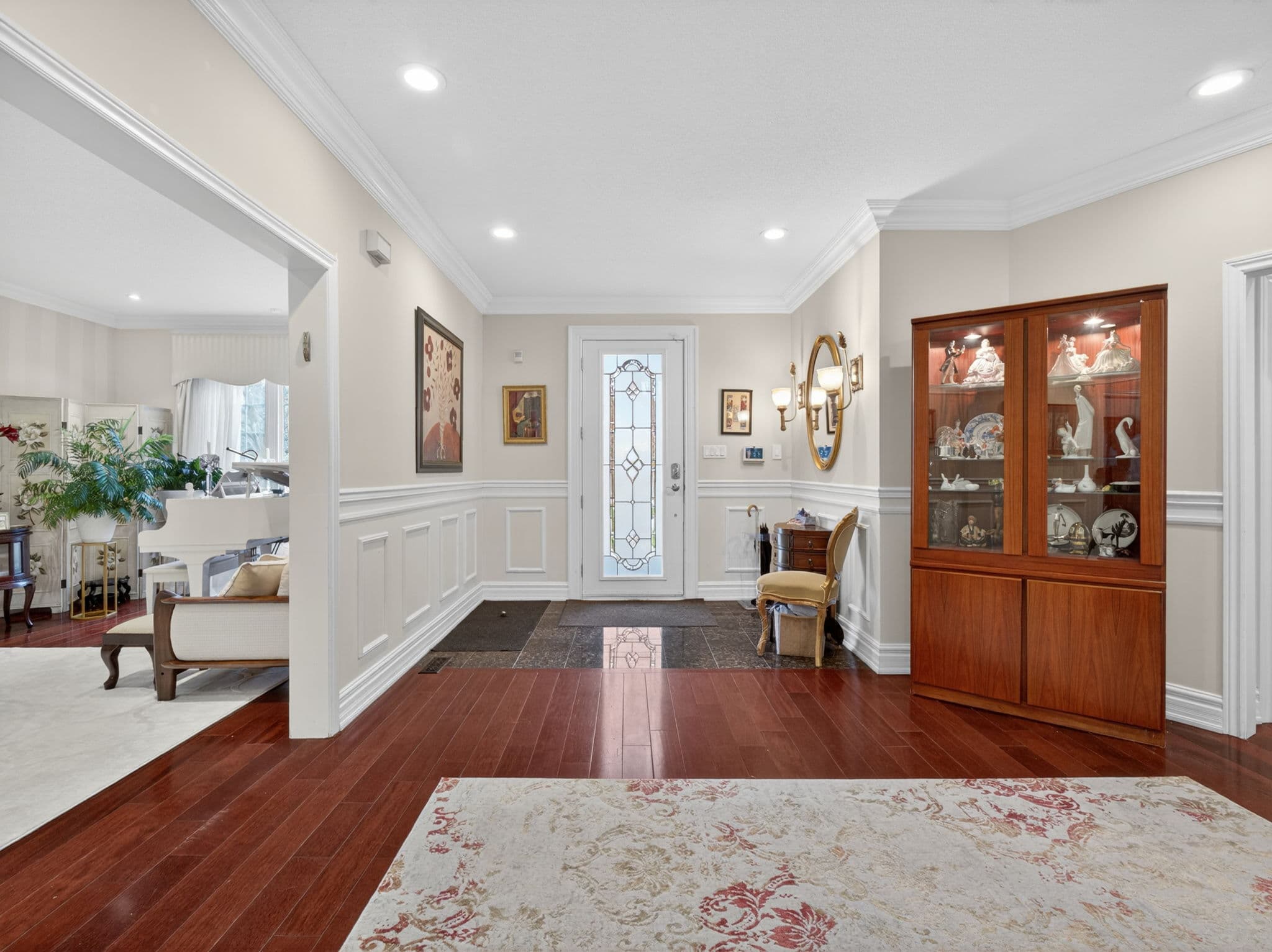 60 Gatcombe Cir Richmond Hill, ON L4C 9P5