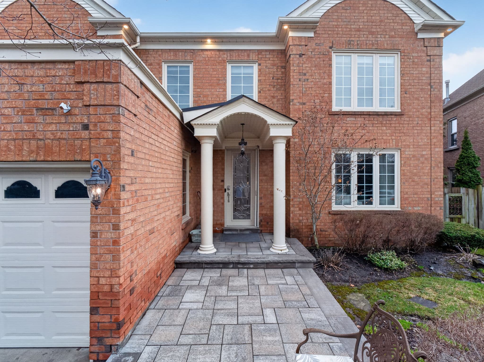 60 Gatcombe Cir Richmond Hill, ON L4C 9P5