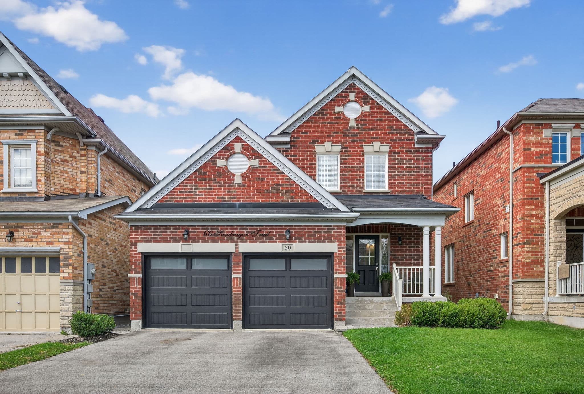60 Sundragon Trail Bradford West Gwillimbury, ON L3Z 2A5