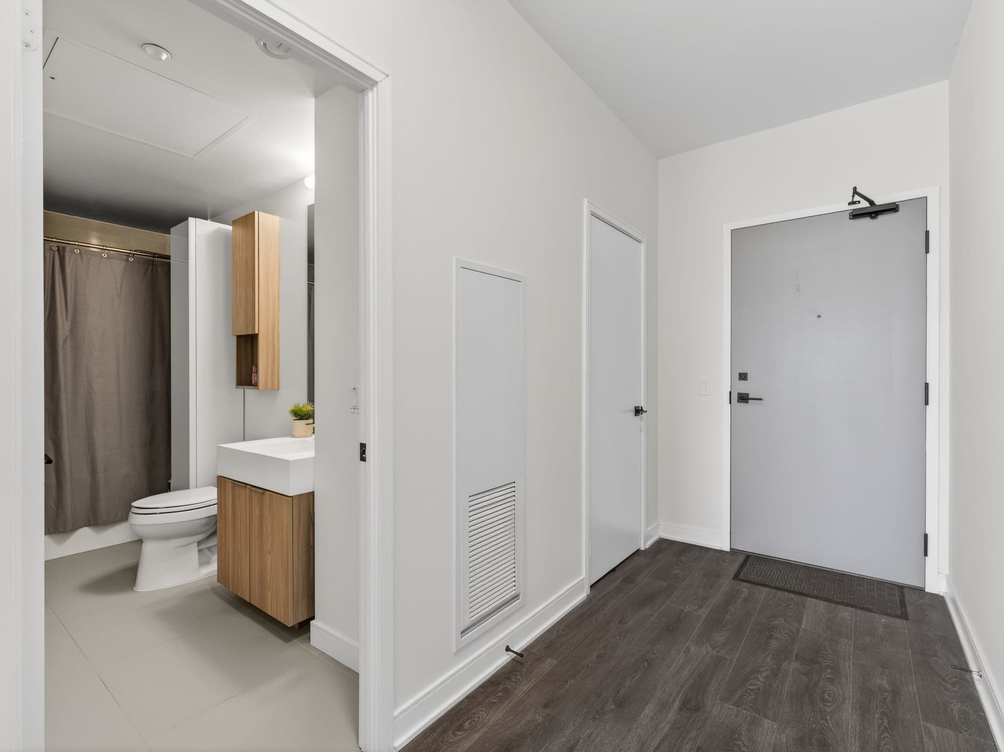 60 Tannery Rd Unit 516 Toronto, ON M5A 0S8