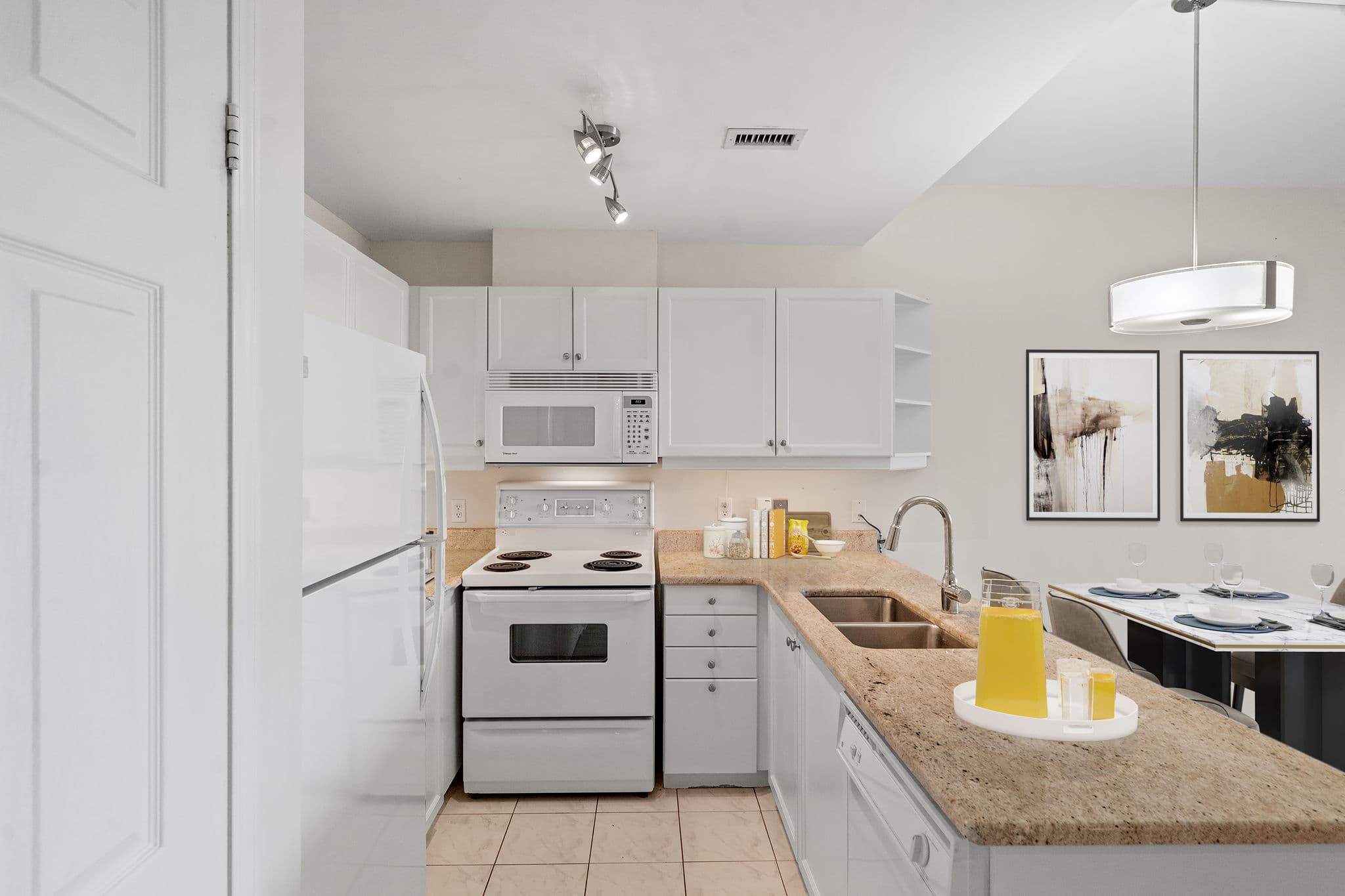 600 Eglinton Ave E 301 Toronto, ON M4P 1P3