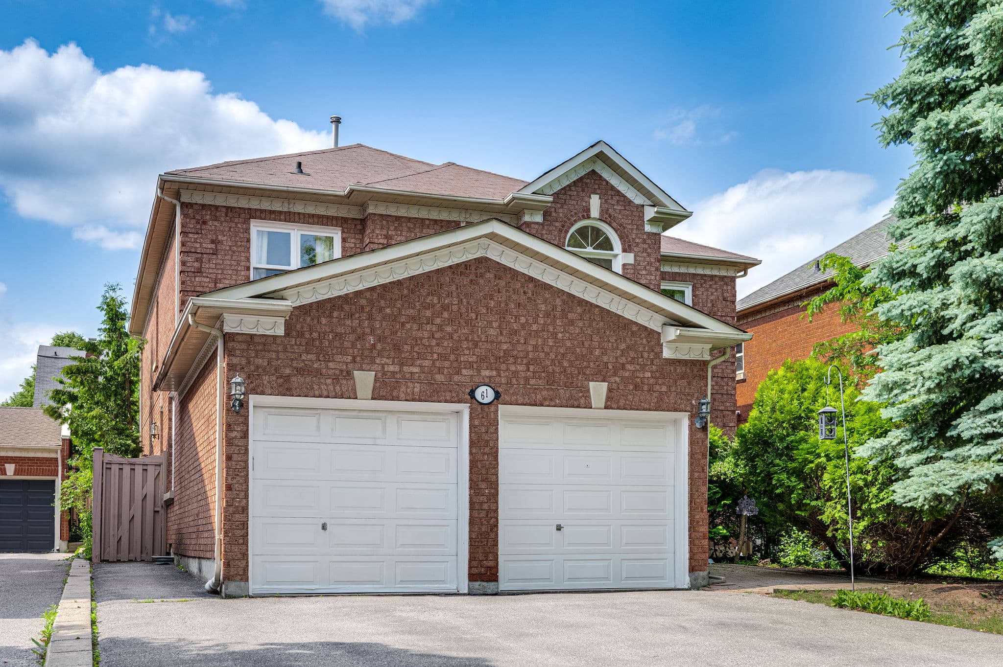 61 Willett Crescent Richmond Hill, ON L4C 7W2