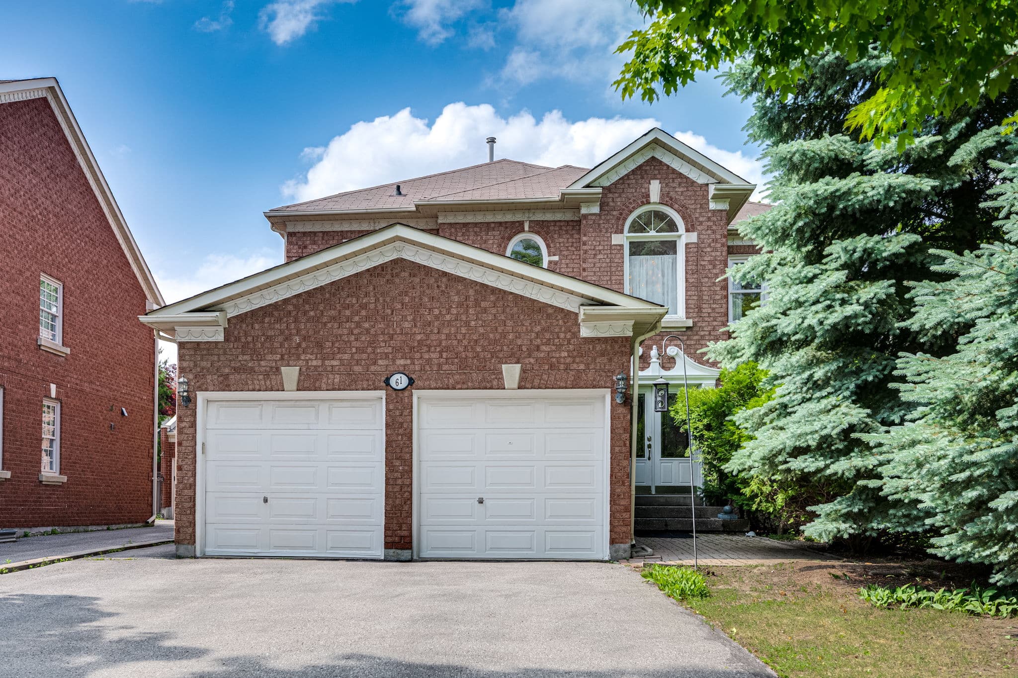 61 Willett Crescent Richmond Hill, ON L4C 7W2
